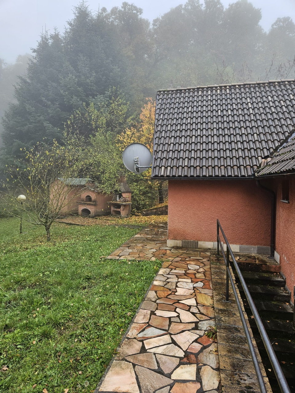 Rustico con giardino a Careggine