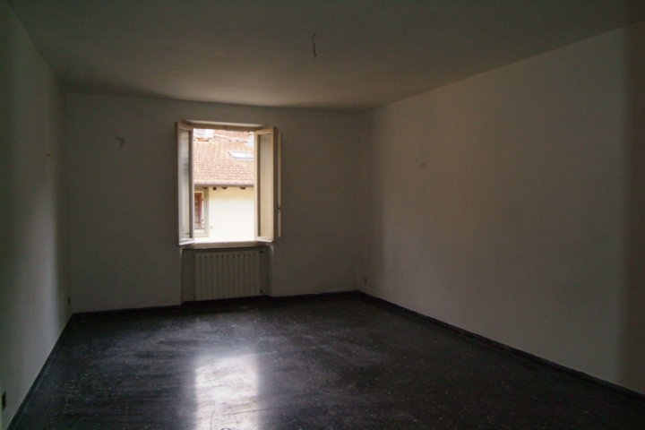 Appartamento da ristrutturare in via xx settembre, Camaiore