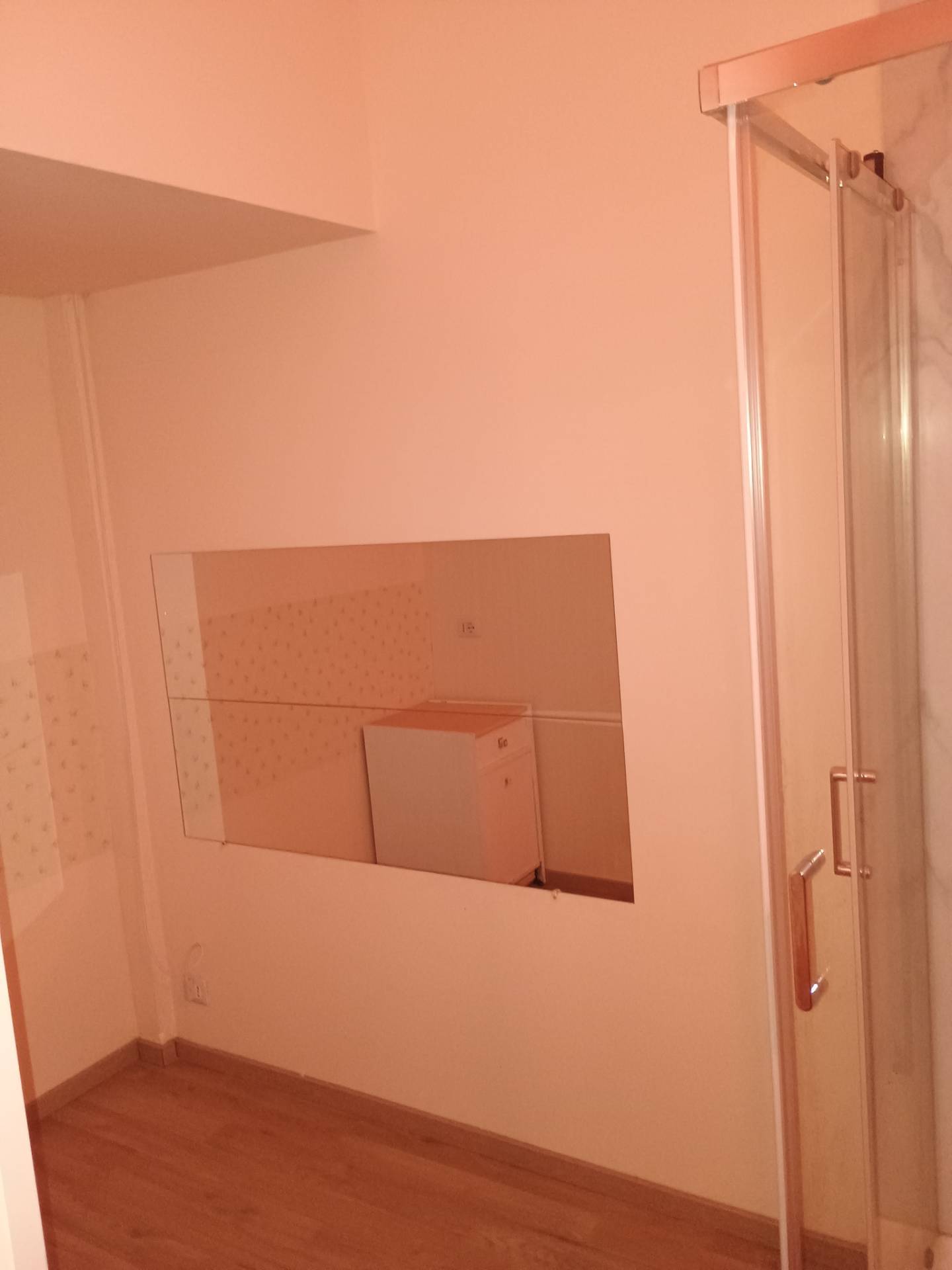 Negozio in affitto a Milano, Testi