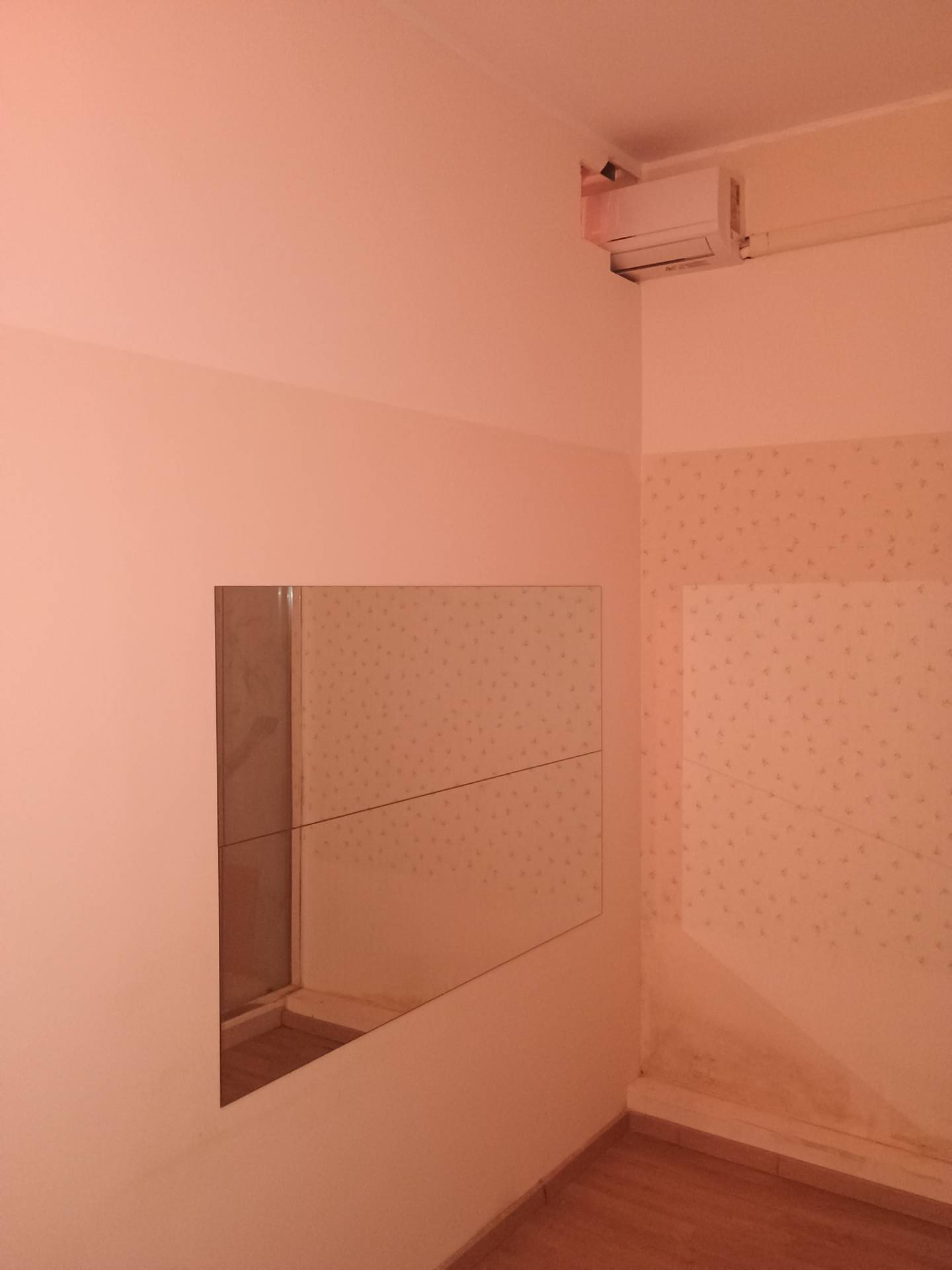 Negozio in affitto a Milano, Testi