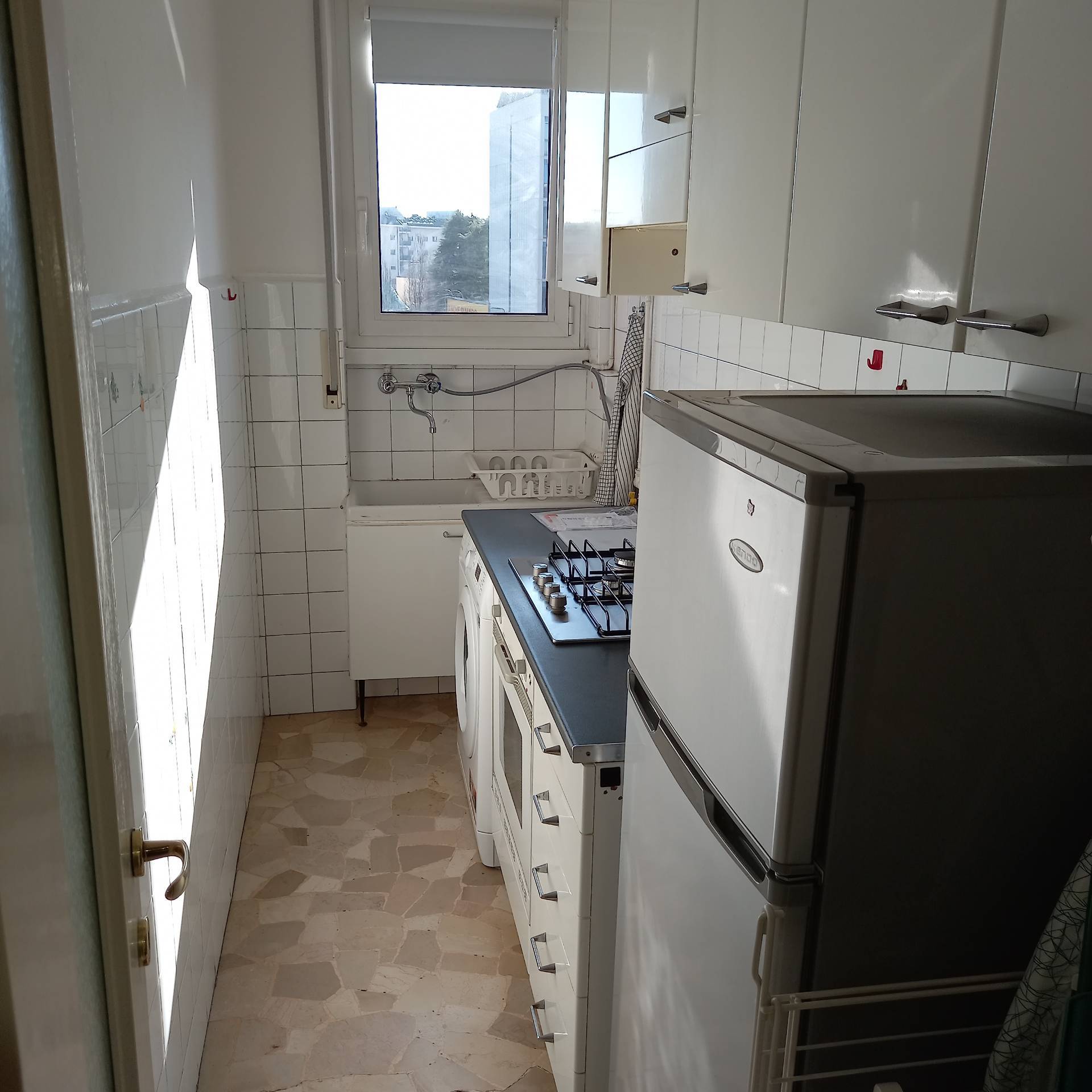 Appartamento in affitto a Milano, Testi