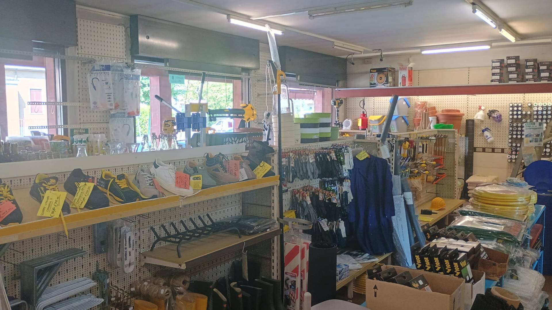 Palazzo/Stabile uso commerciale in vendita a Pioltello, Seggiano