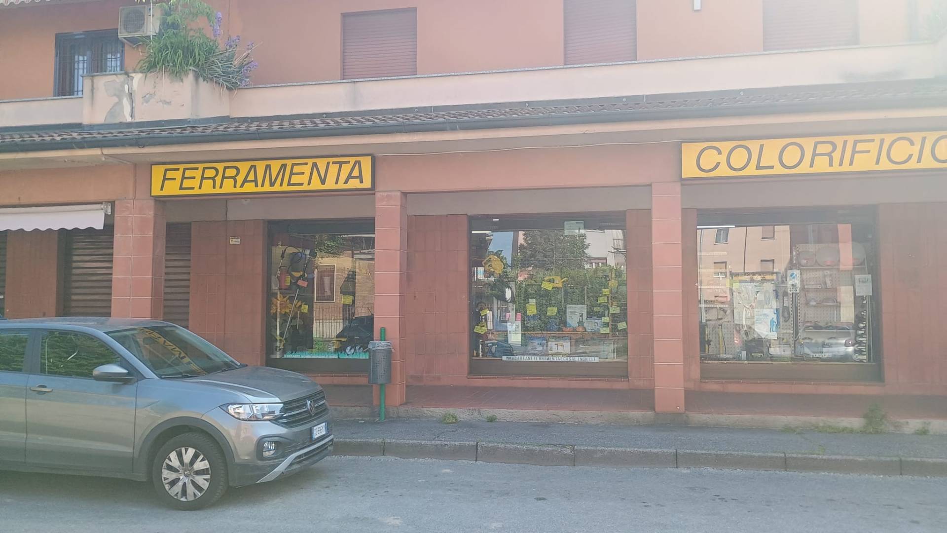 Palazzo/Stabile uso commerciale in vendita a Pioltello, Seggiano