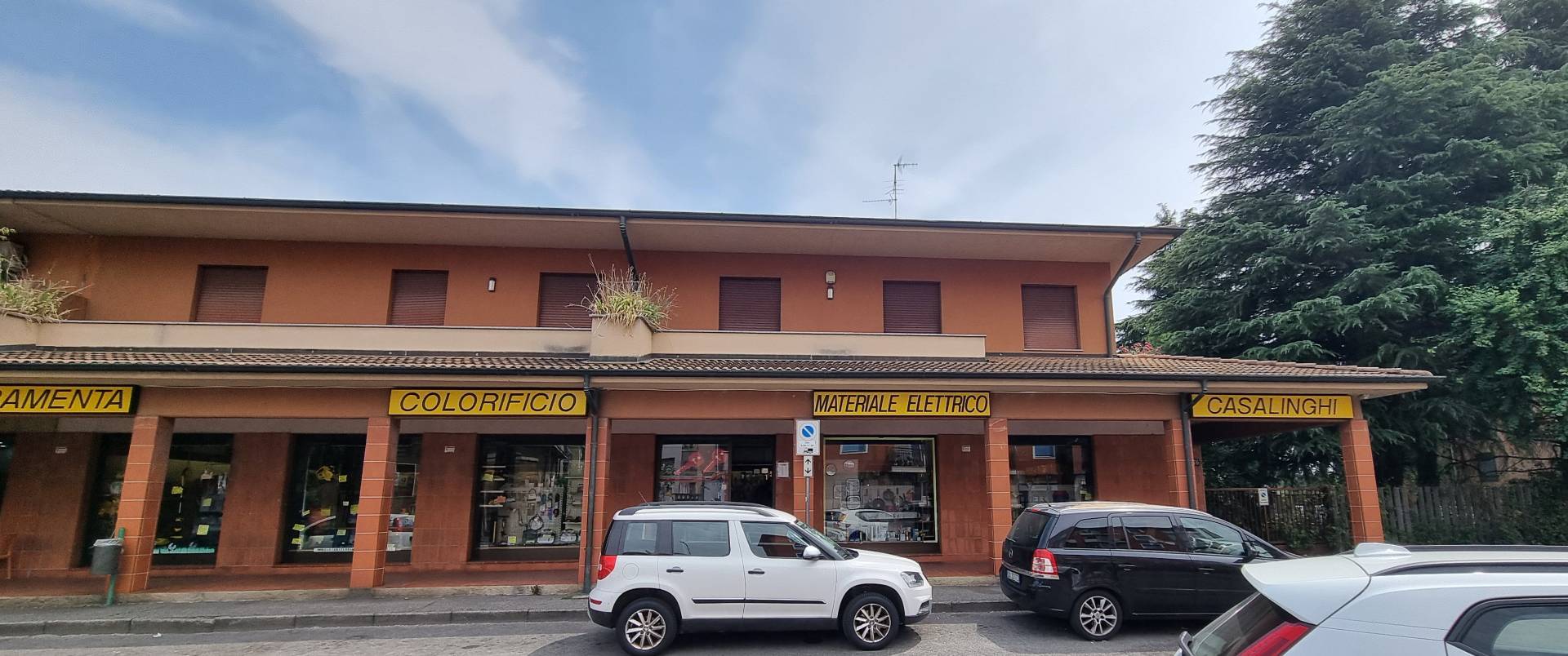 Palazzo/Stabile uso commerciale in vendita a Pioltello, Seggiano