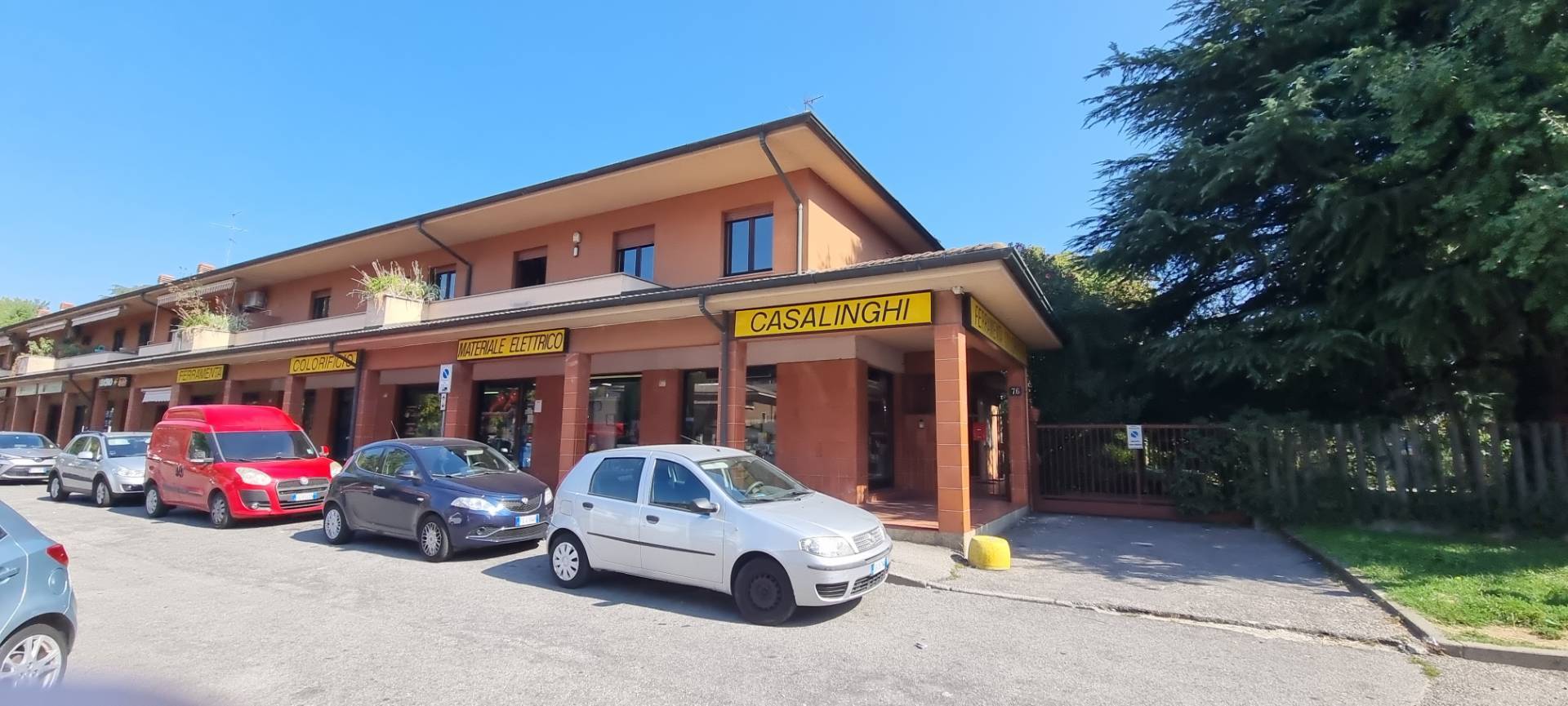 Palazzo/Stabile uso commerciale in vendita a Pioltello, Seggiano