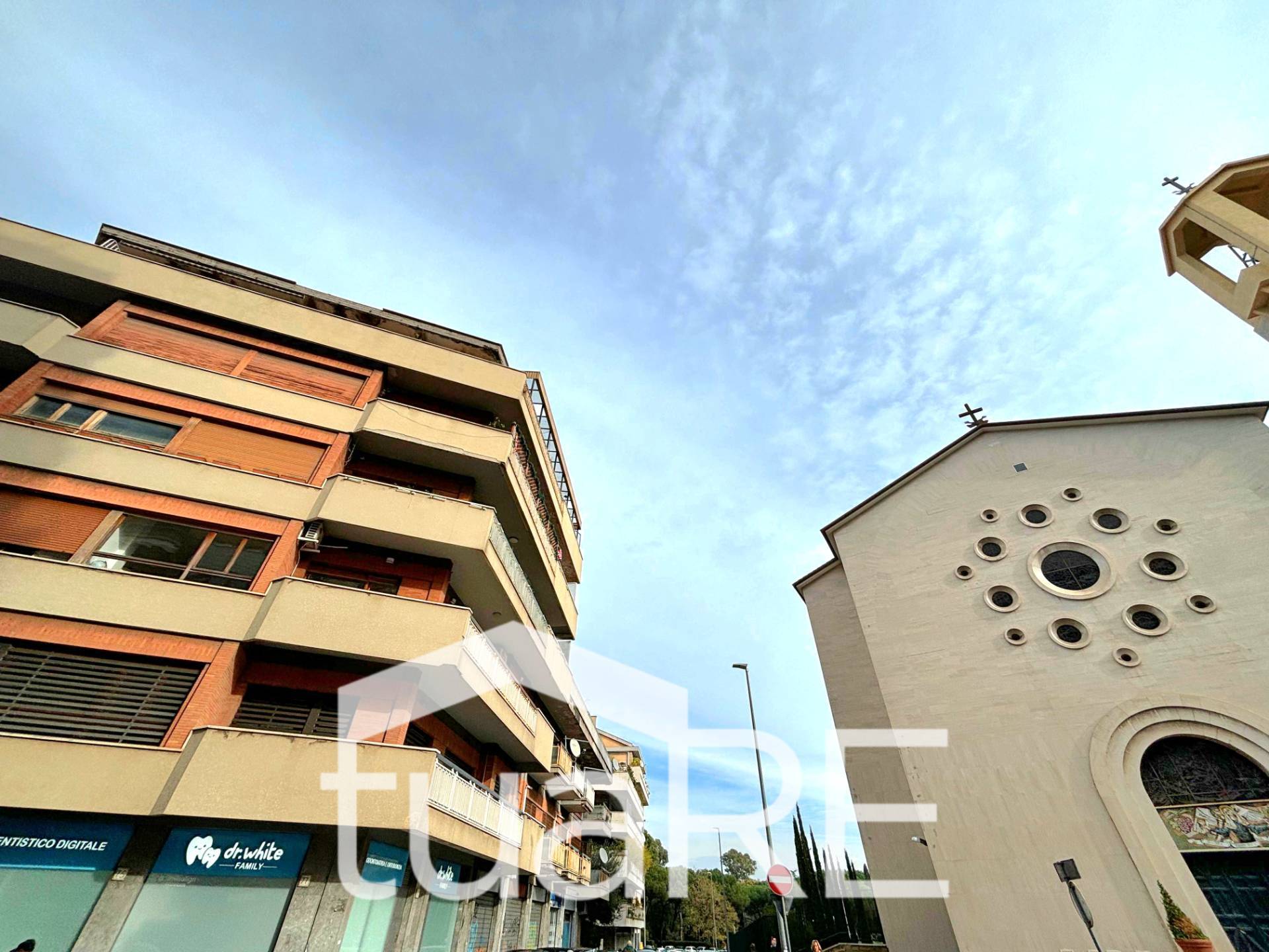 Locale commerciale in vendita a Roma, Ardeatino