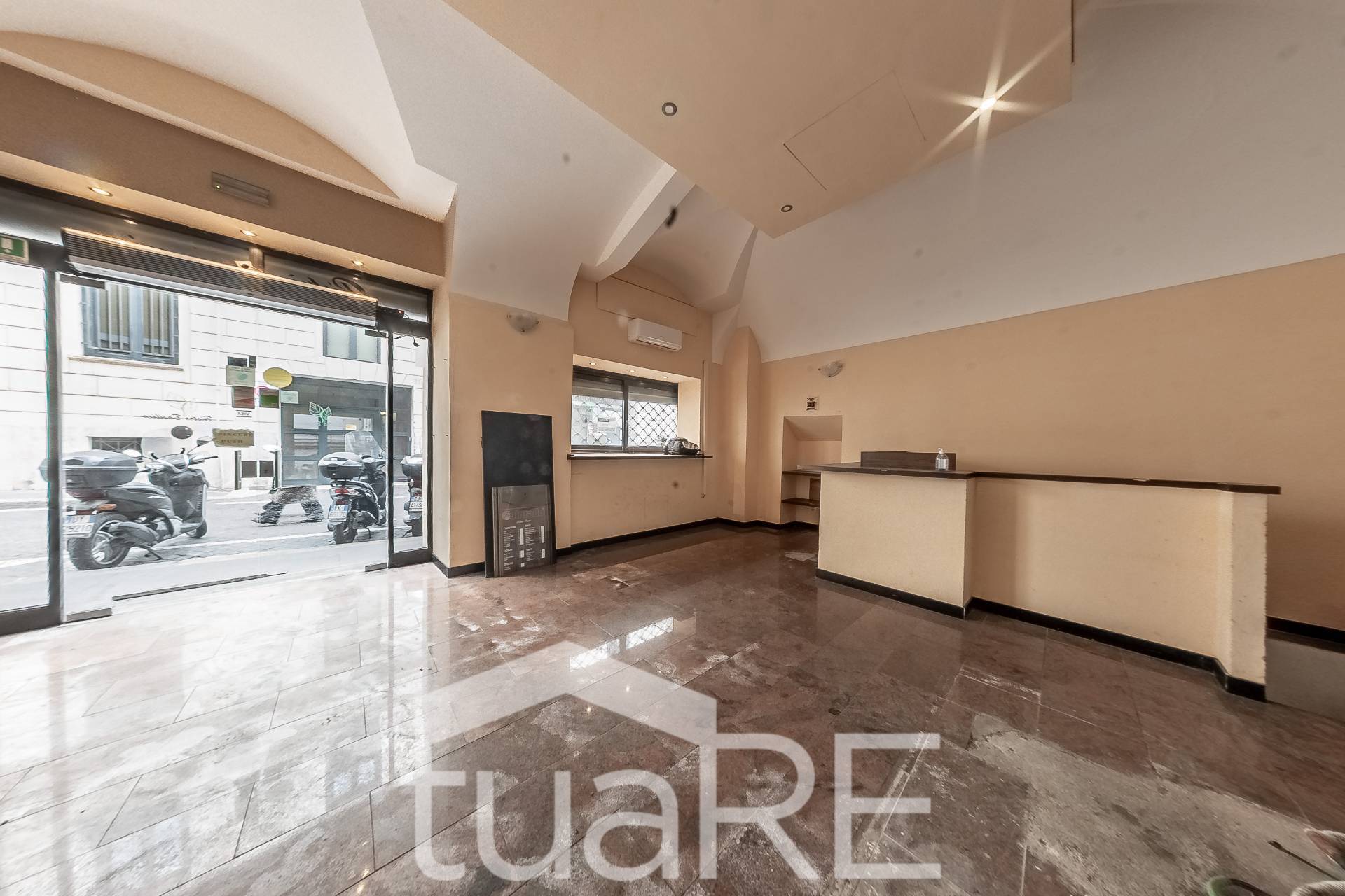 Locale commerciale in vendita a Roma