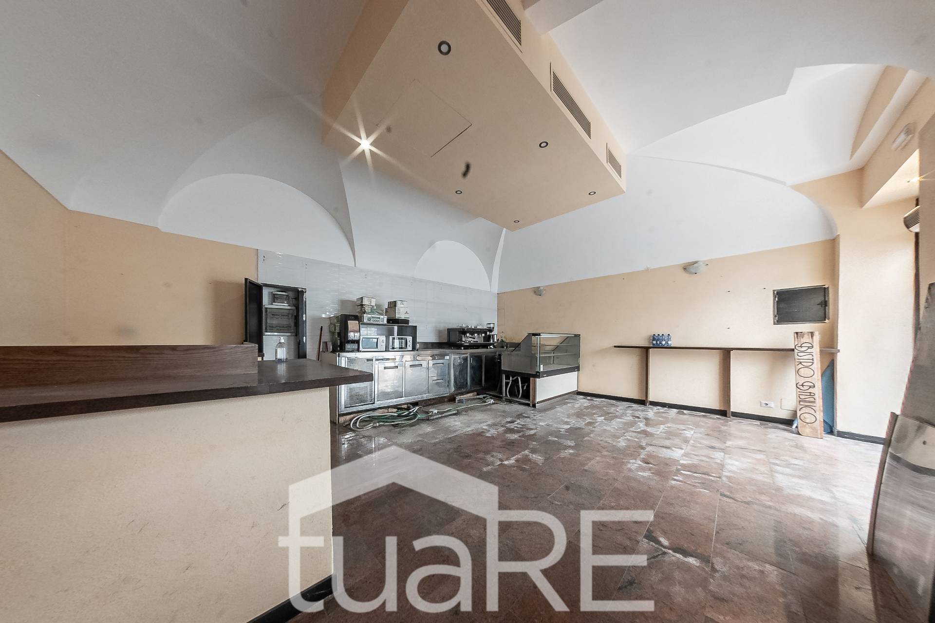 Locale commerciale in vendita a Roma