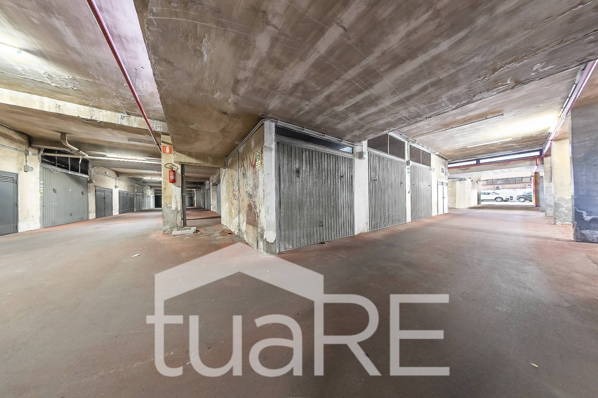 Box o garage in vendita a Roma