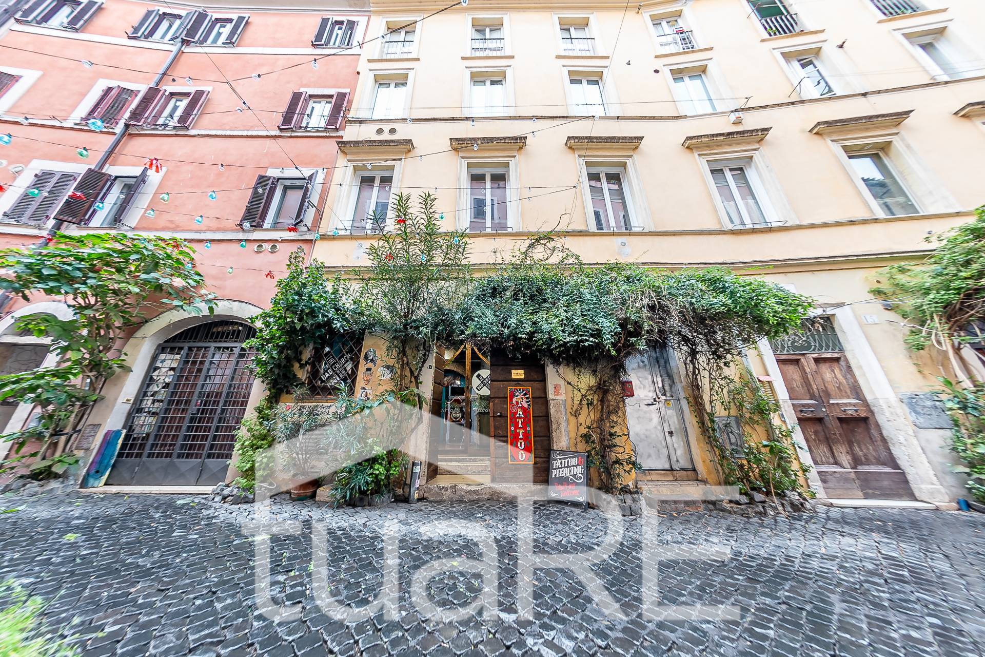 Locale commerciale in vendita a Roma, Trastevere