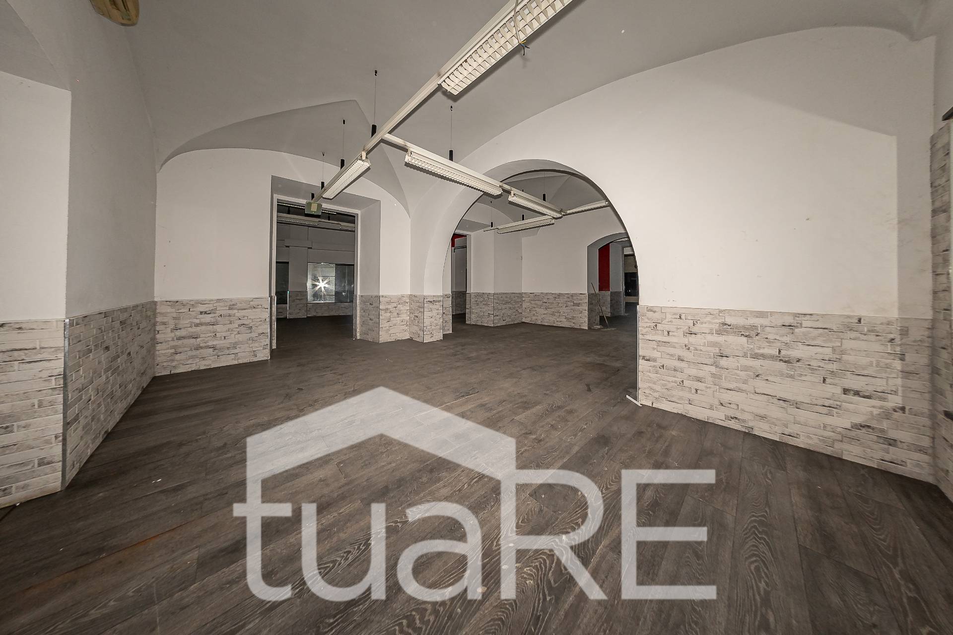 Locale commerciale in vendita a Roma, Prati