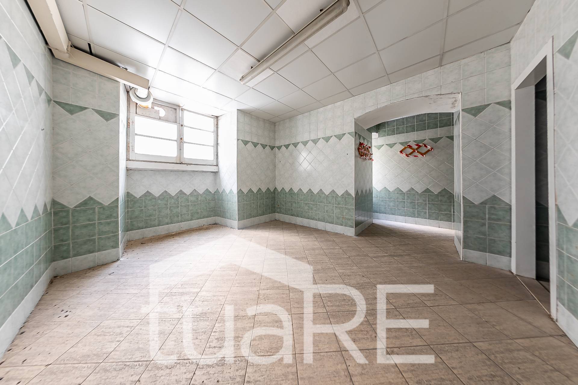 Locale commerciale in vendita a Roma, Prati