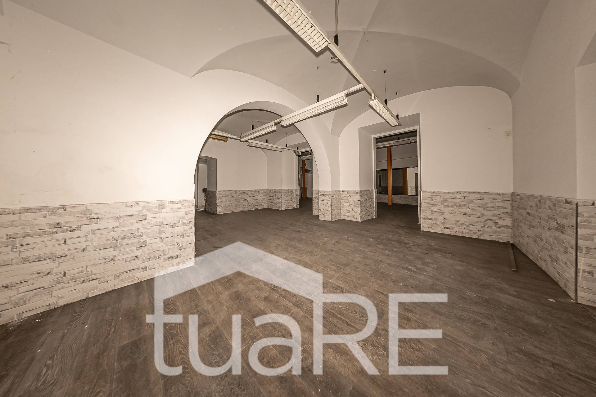 Locale commerciale in vendita a Roma, Prati