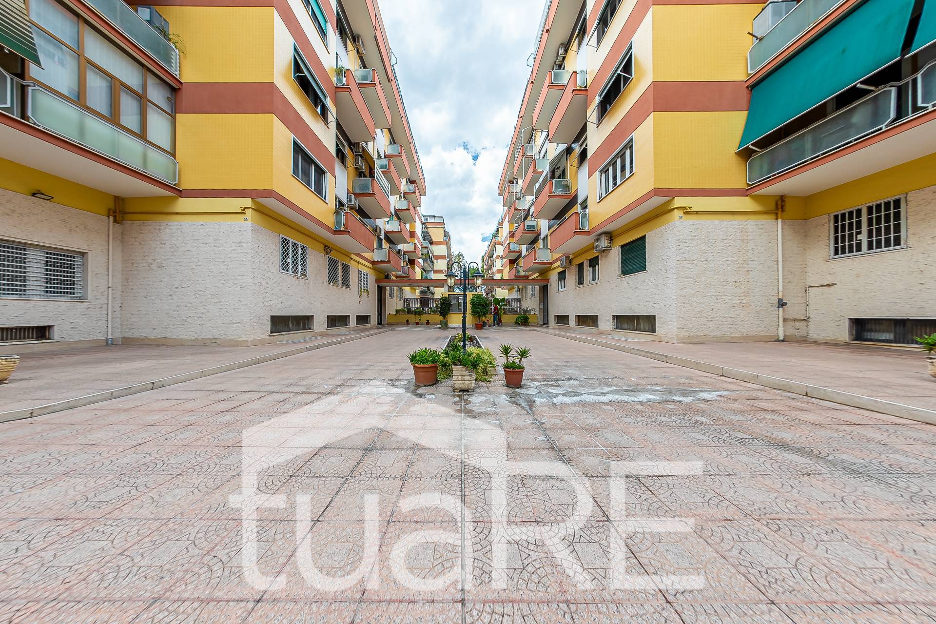 Deposito in vendita a Roma, Marconi