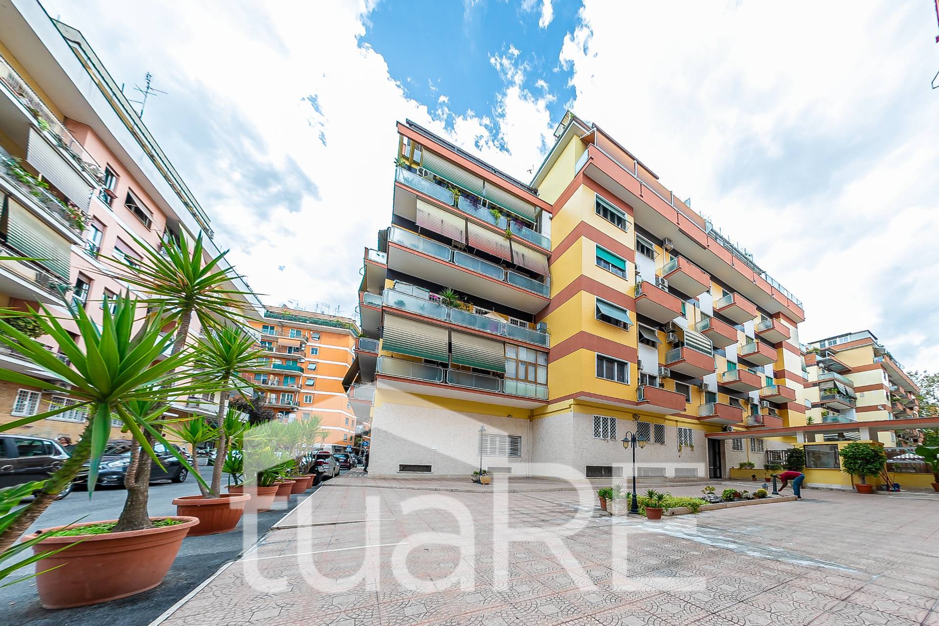 Deposito in vendita a Roma, Marconi