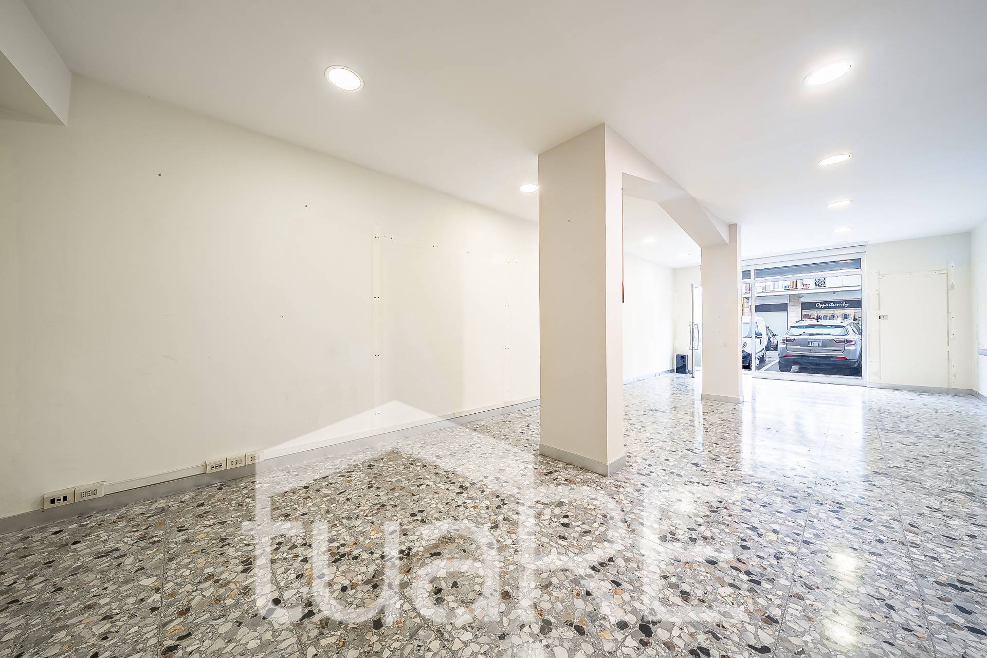 Locale commerciale in vendita a Roma, Boccea