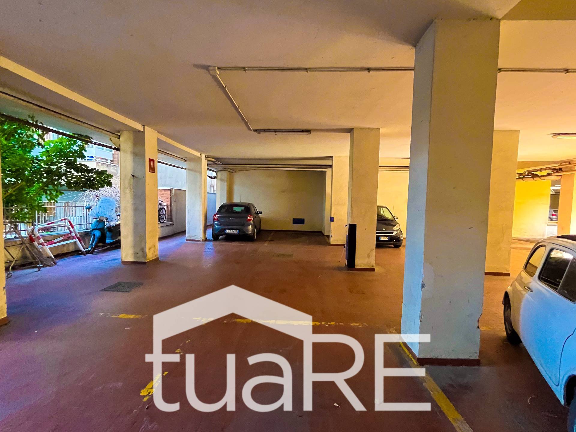 Posto auto coperto in vendita a Roma, Trastevere