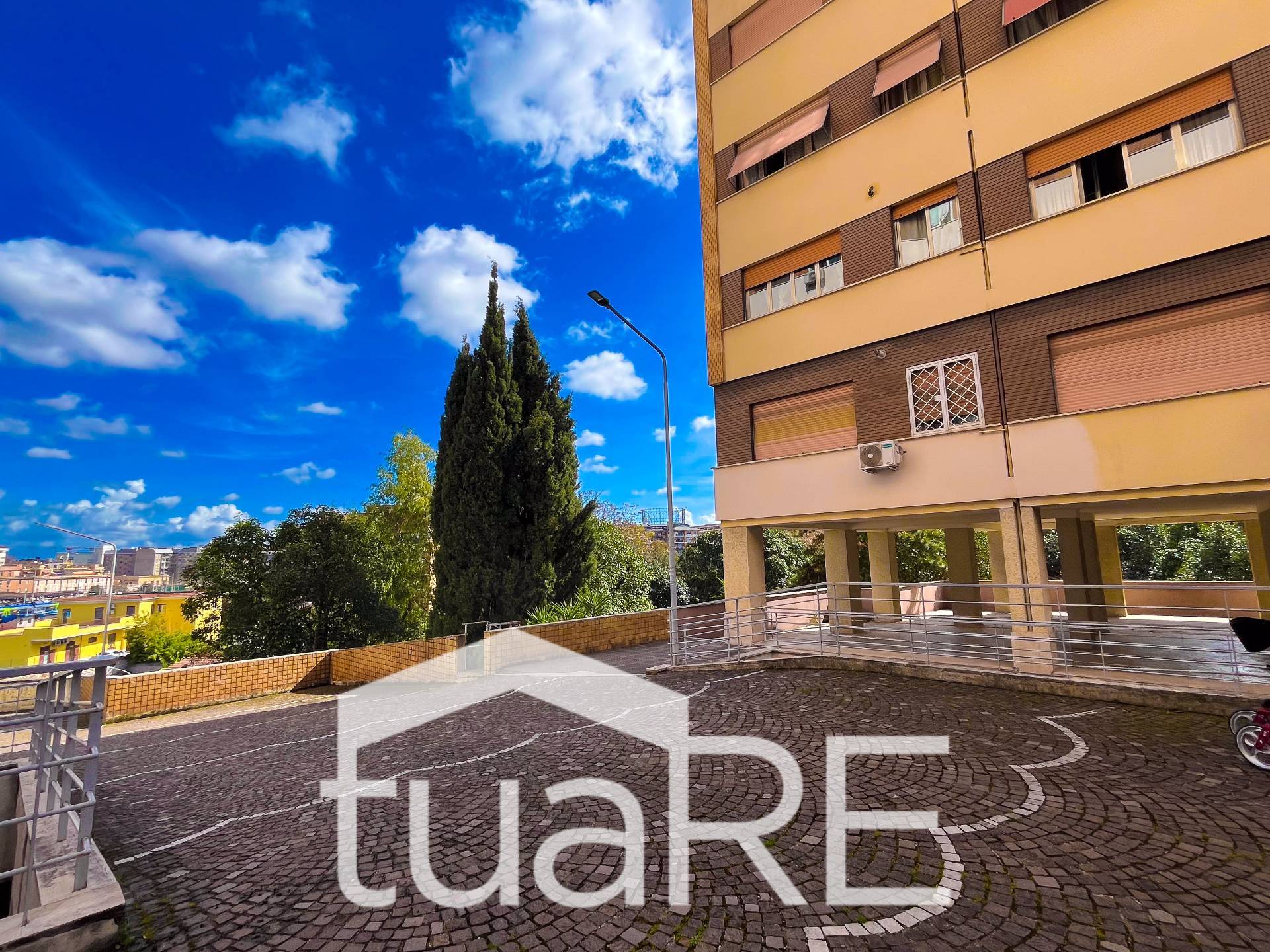 Posto auto coperto in vendita a Roma, Trastevere