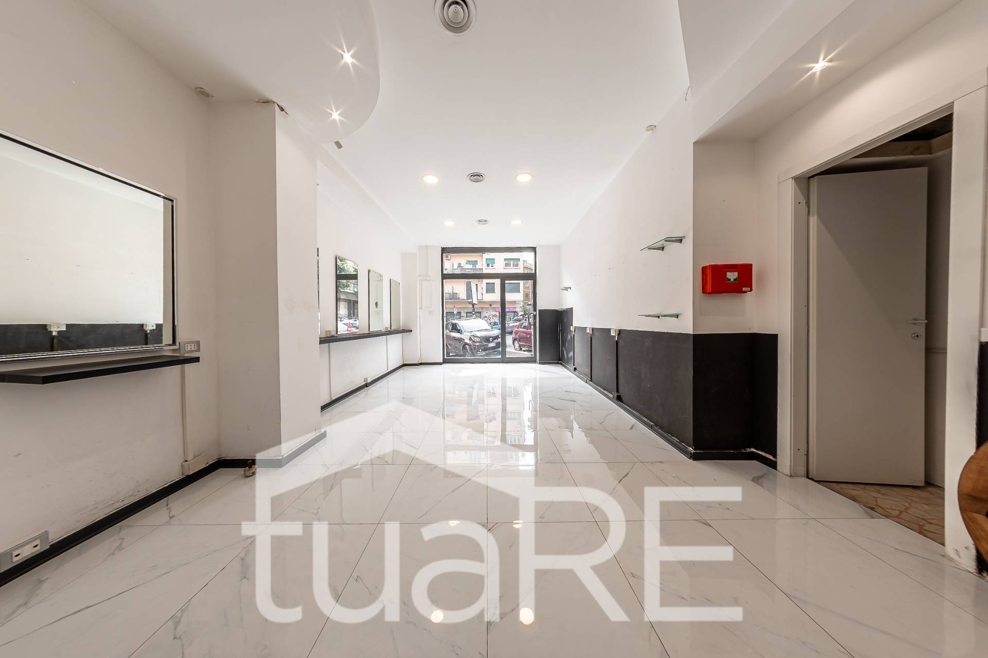 Locale commerciale in affitto a Roma