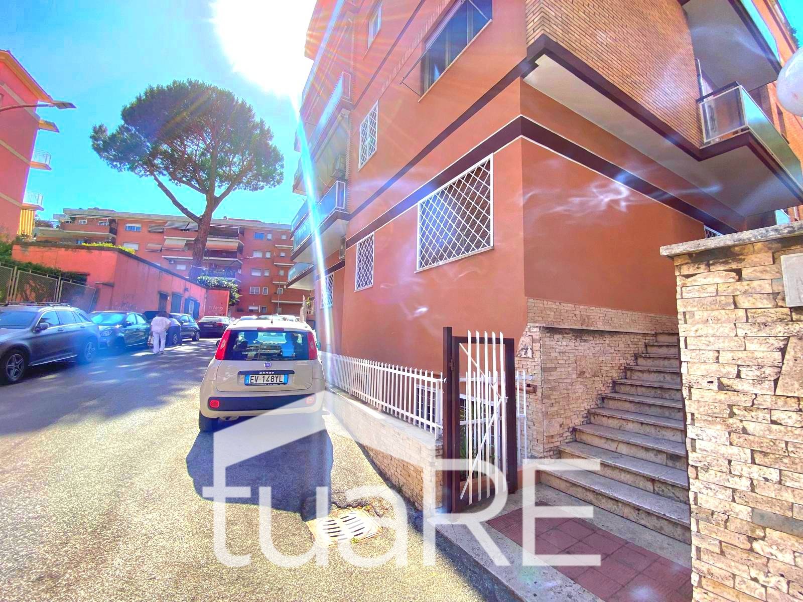 Deposito in vendita a Roma, Pineta Sacchetti