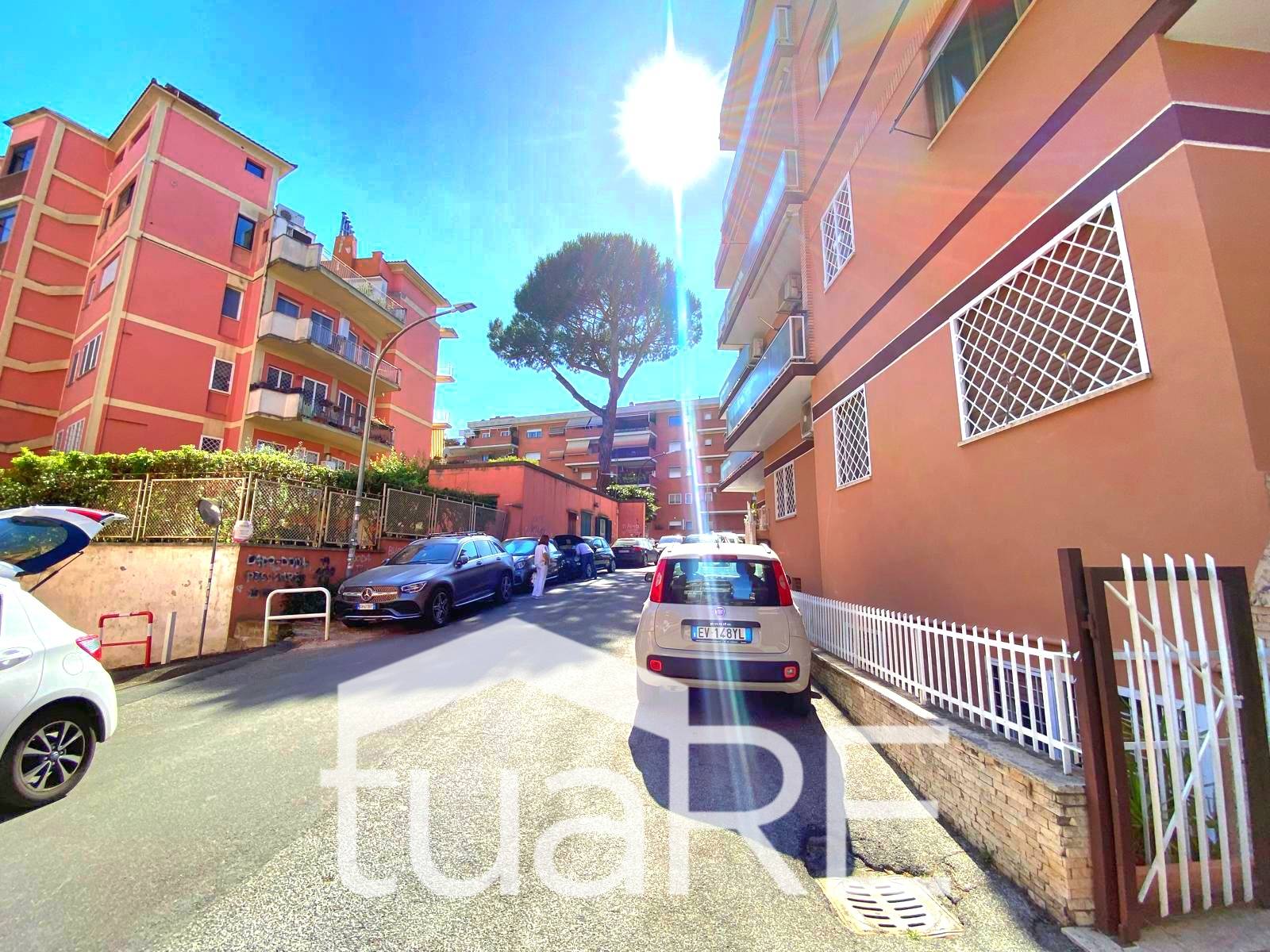 Deposito in vendita a Roma, Pineta Sacchetti