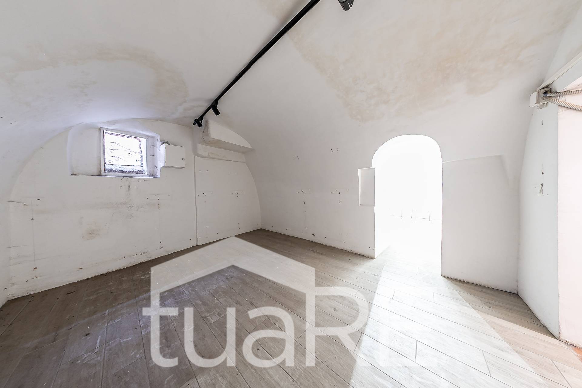 Locale commerciale in vendita a Roma, Centro Storico