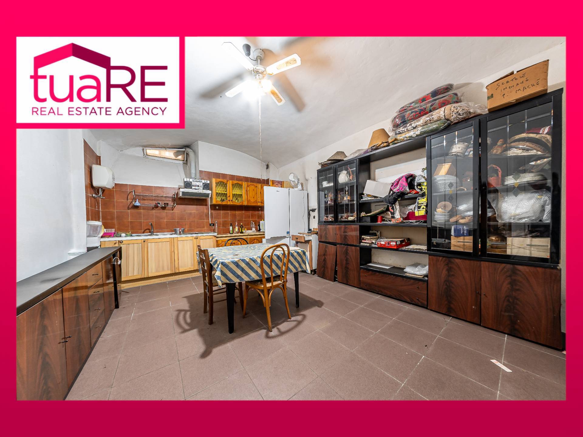 Locale commerciale in vendita a Roma, Prati