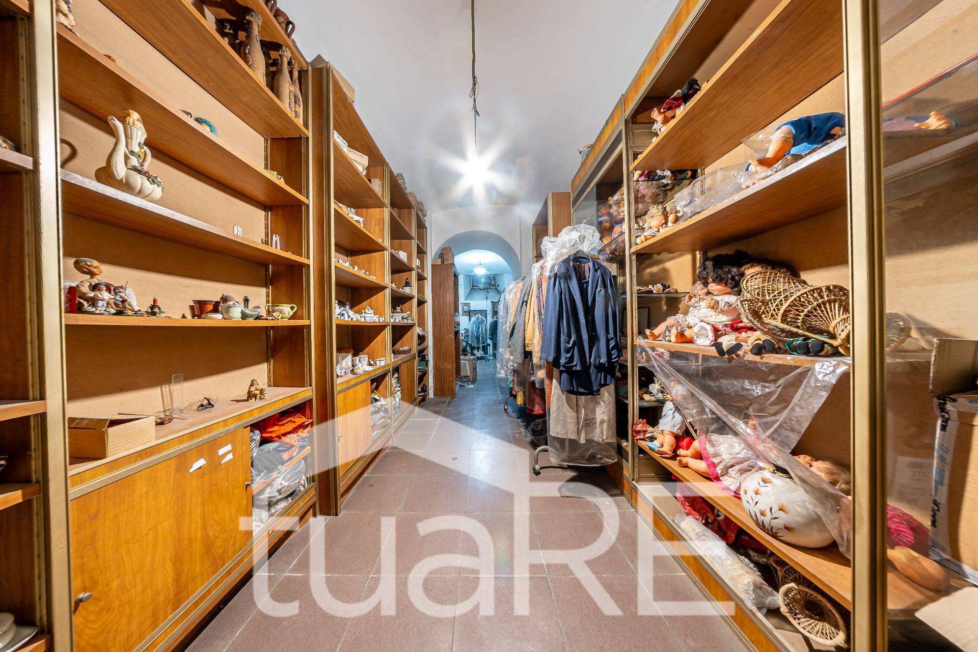 Locale commerciale in vendita a Roma, Prati