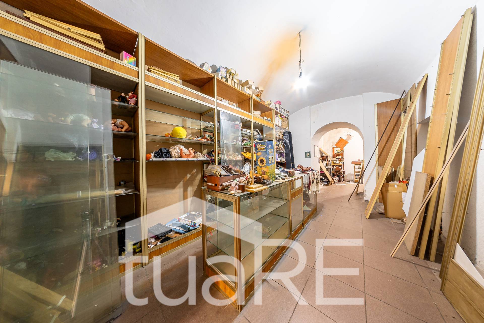 Locale commerciale in vendita a Roma, Prati