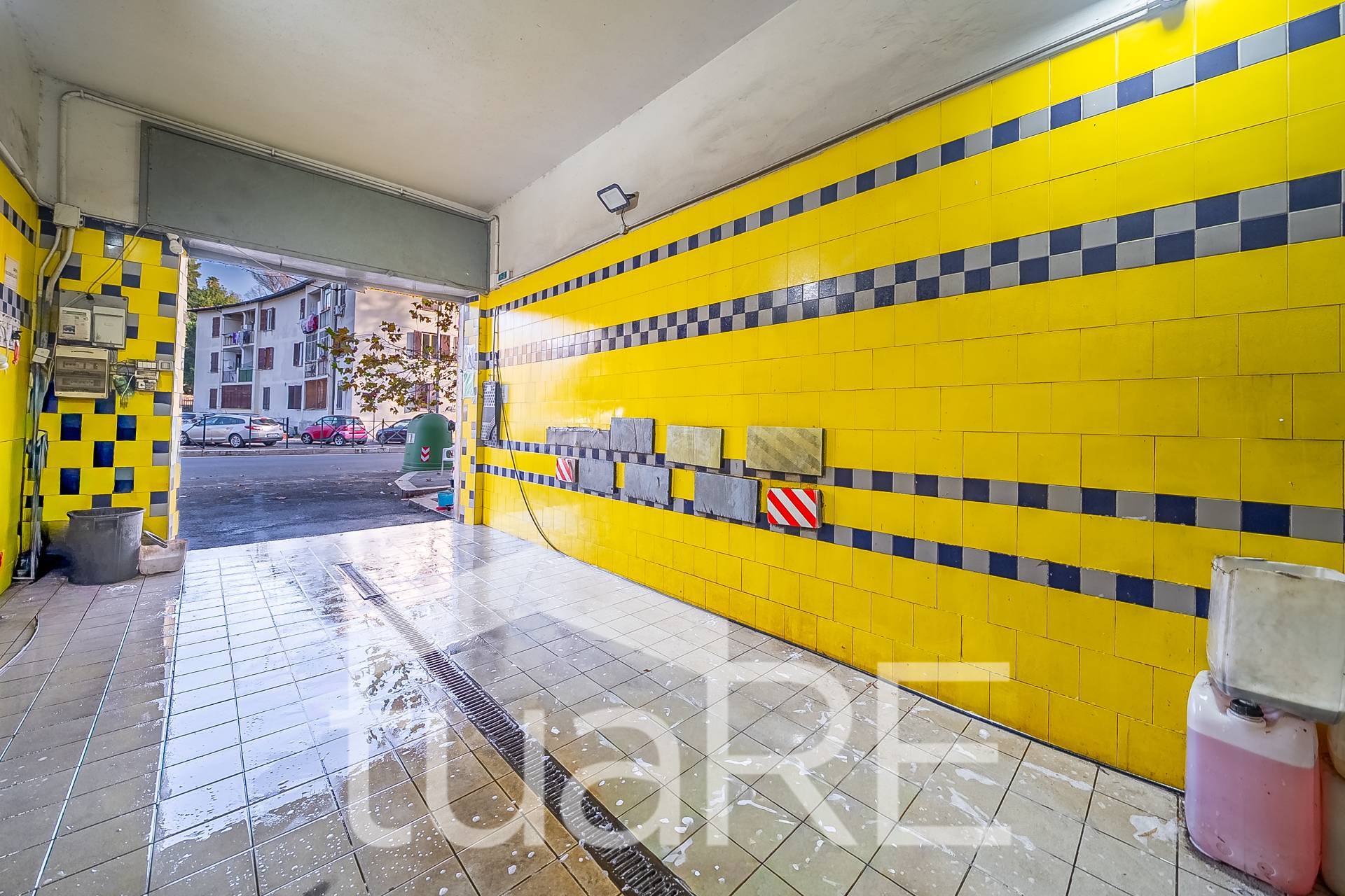 Locale commerciale in vendita a Roma