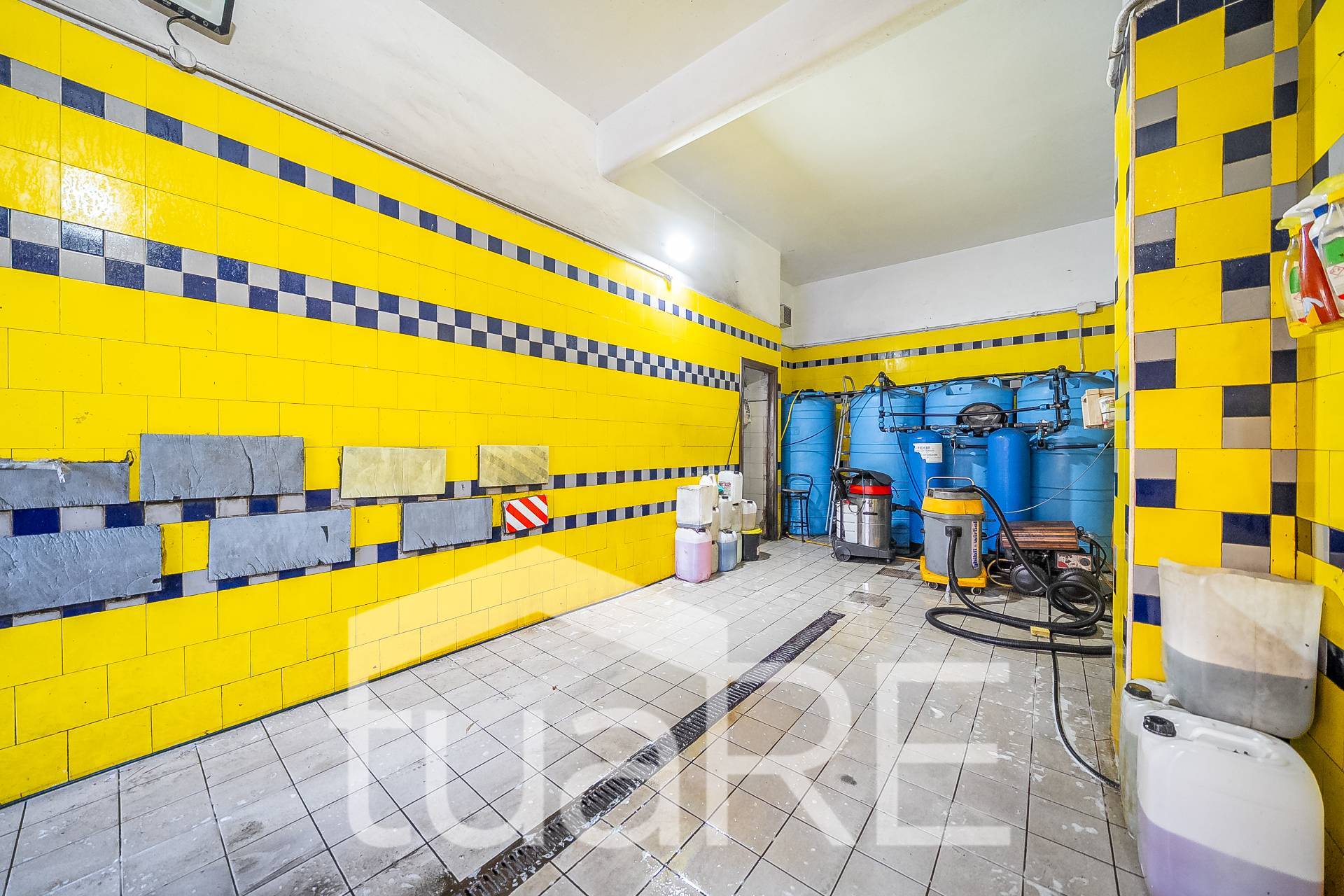 Locale commerciale in vendita a Roma