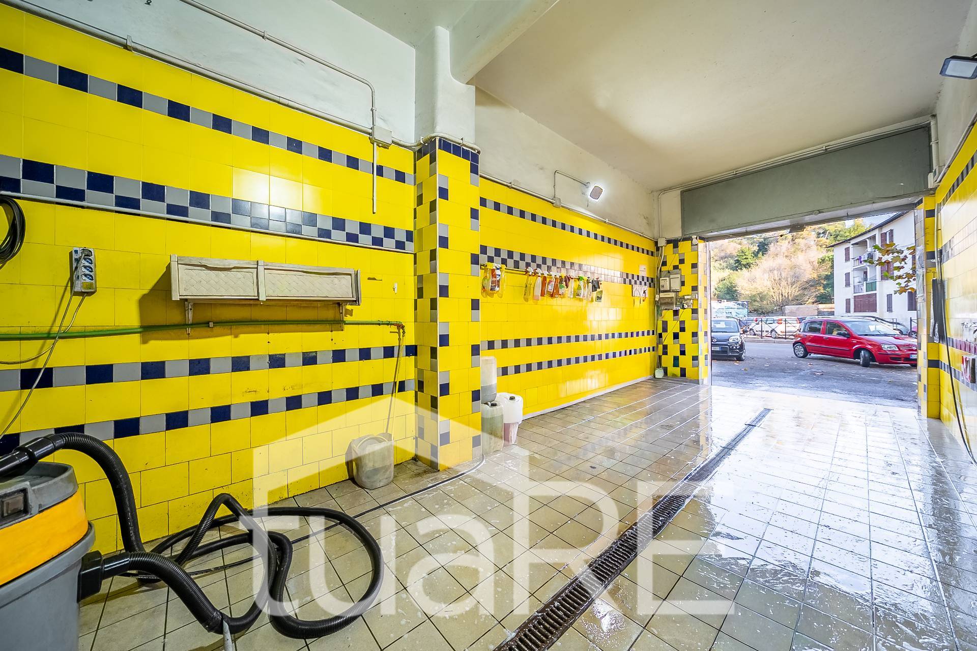 Locale commerciale in vendita a Roma