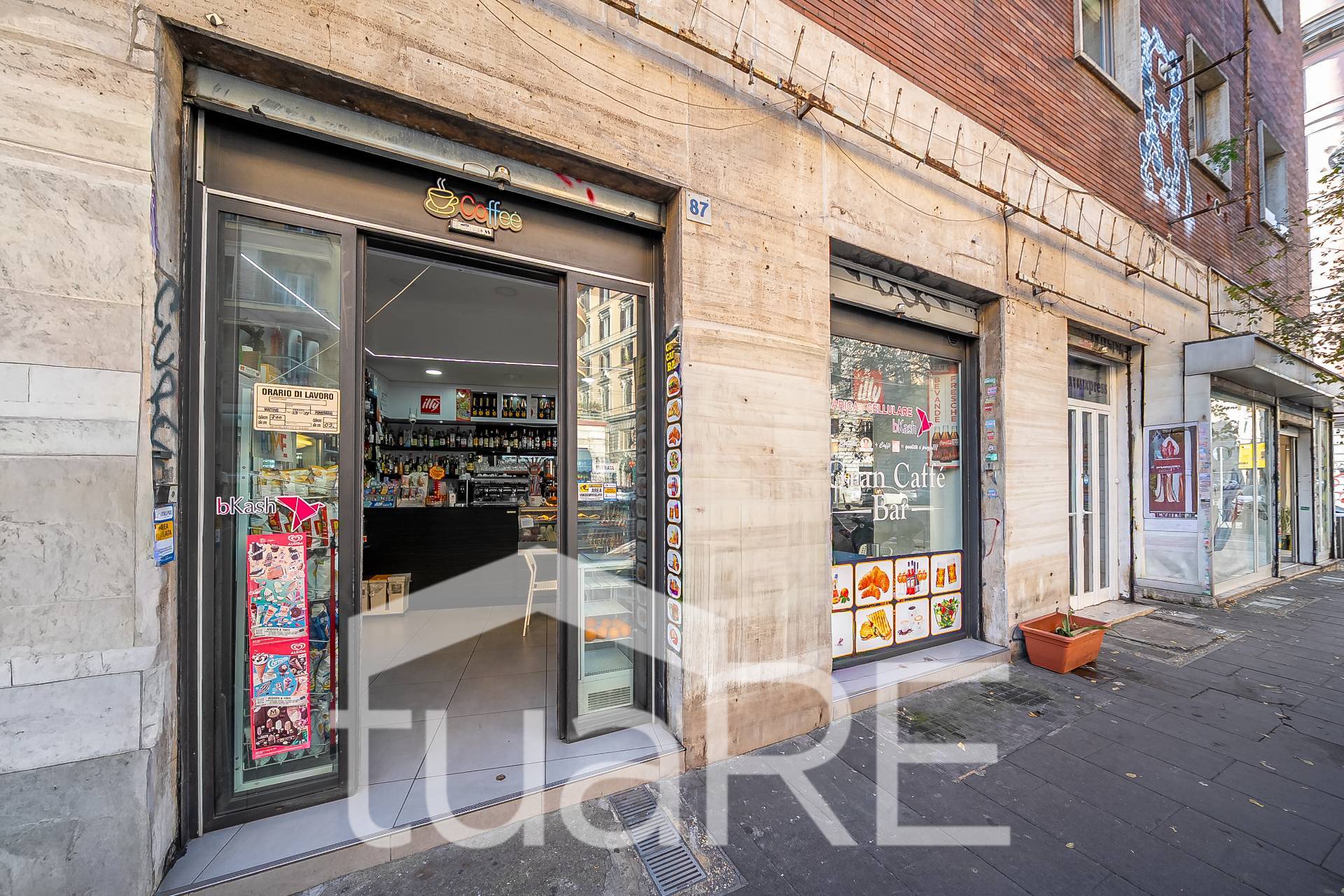 Locale commerciale in vendita a Roma, Esquilino