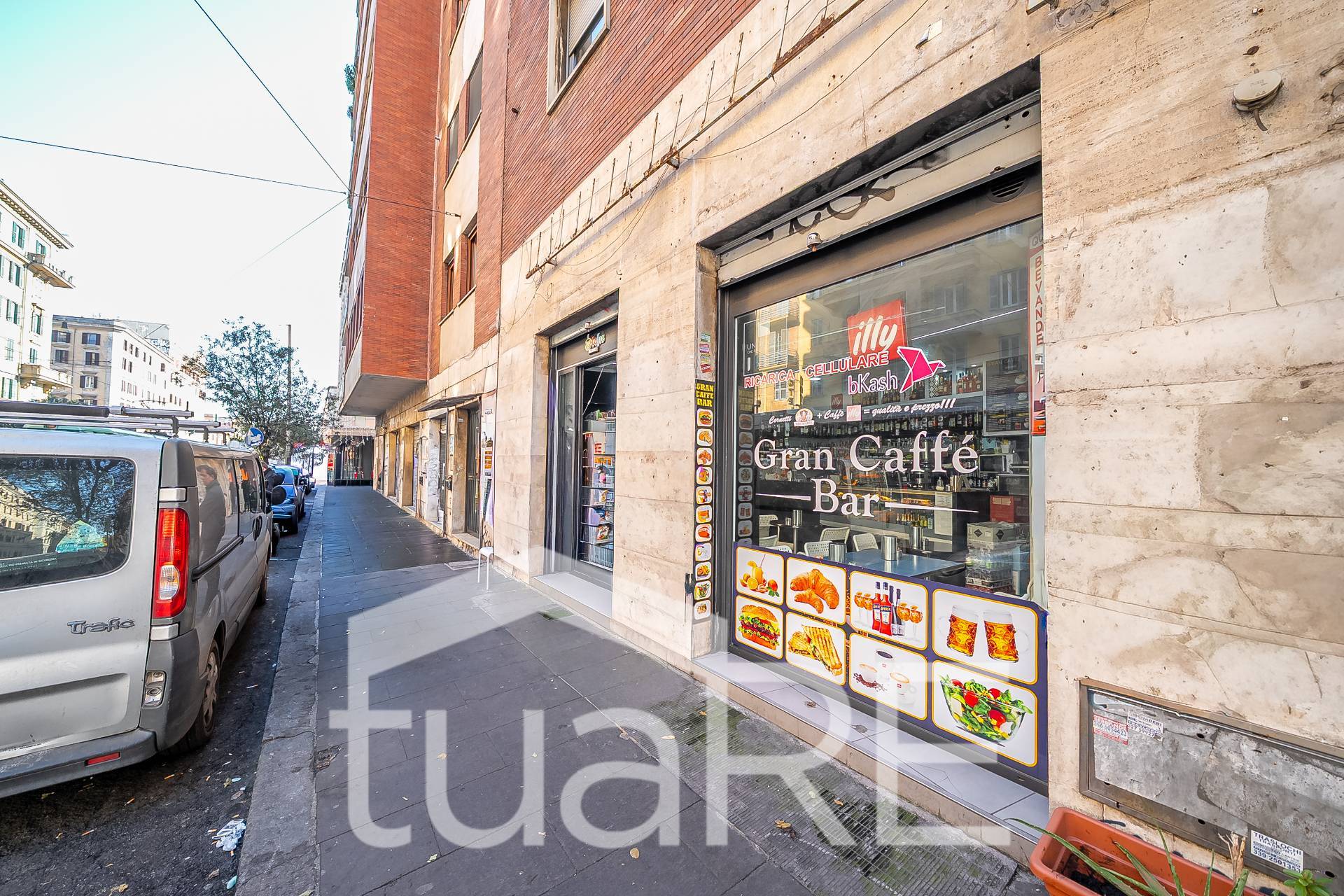 Locale commerciale in vendita a Roma, Esquilino