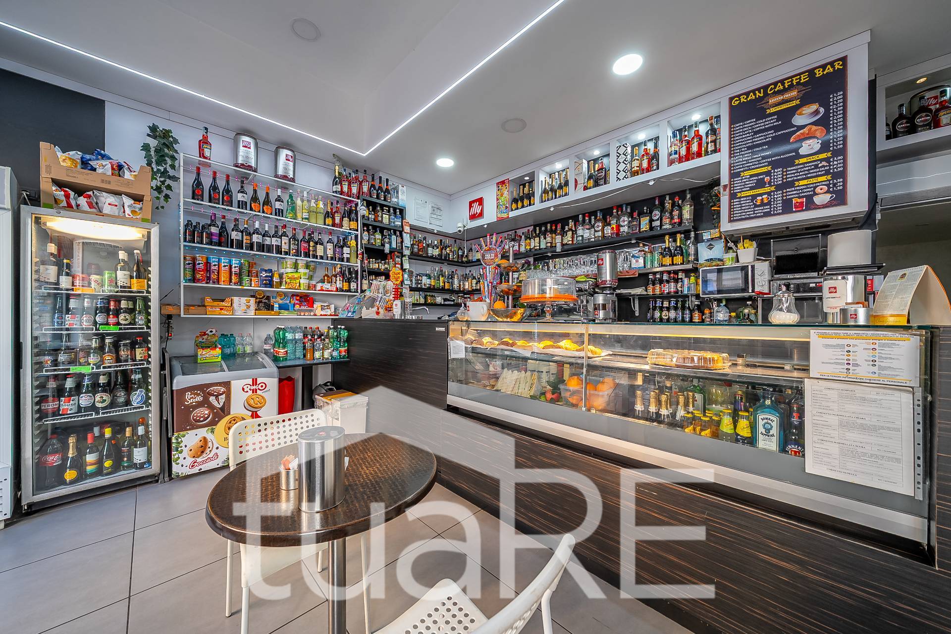 Locale commerciale in vendita a Roma, Esquilino