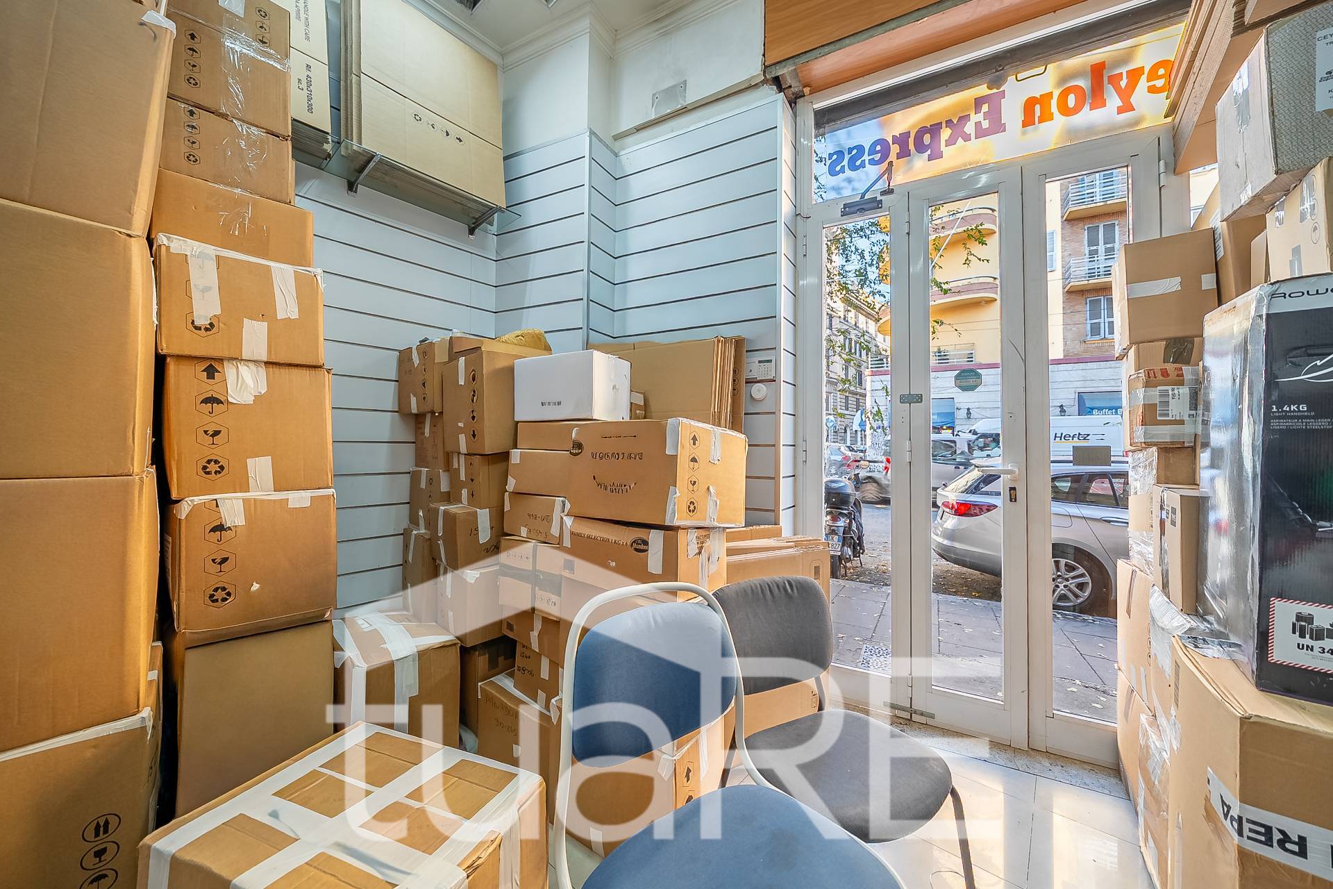 Locale commerciale in vendita a Roma, Esquilino