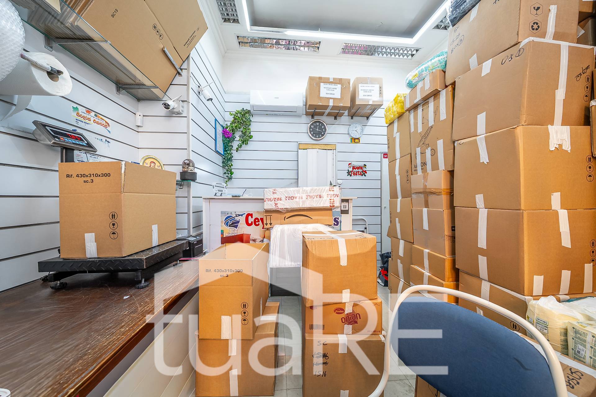 Locale commerciale in vendita a Roma, Esquilino