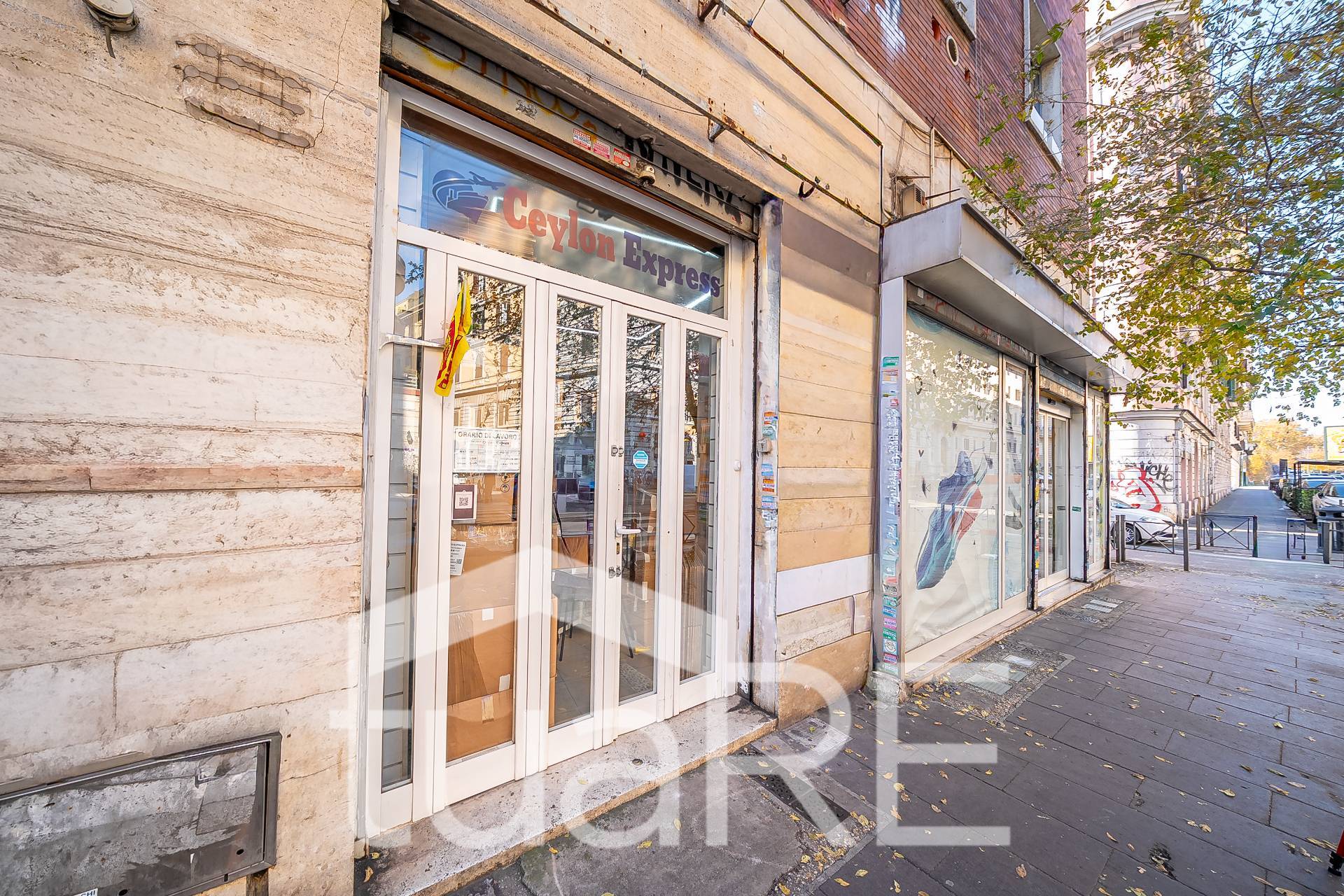 Locale commerciale in vendita a Roma, Esquilino