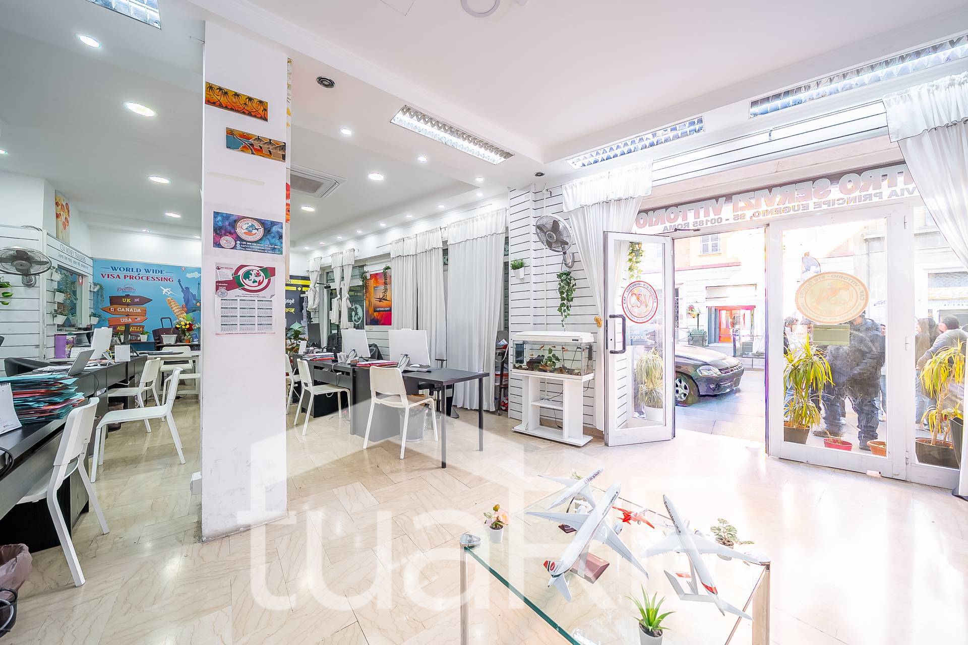 Locale commerciale in vendita a Roma, Esquilino