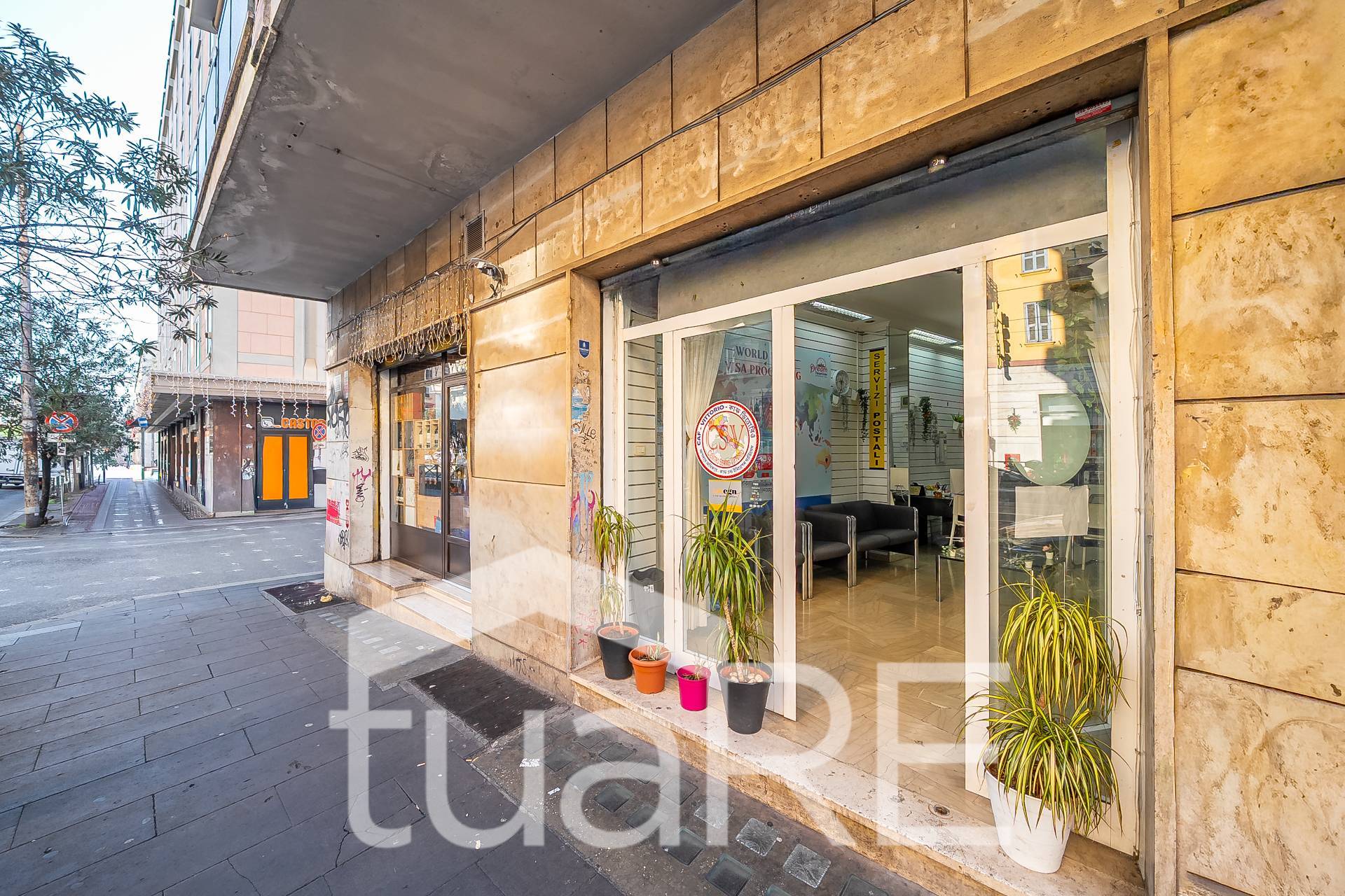 Locale commerciale in vendita a Roma, Esquilino