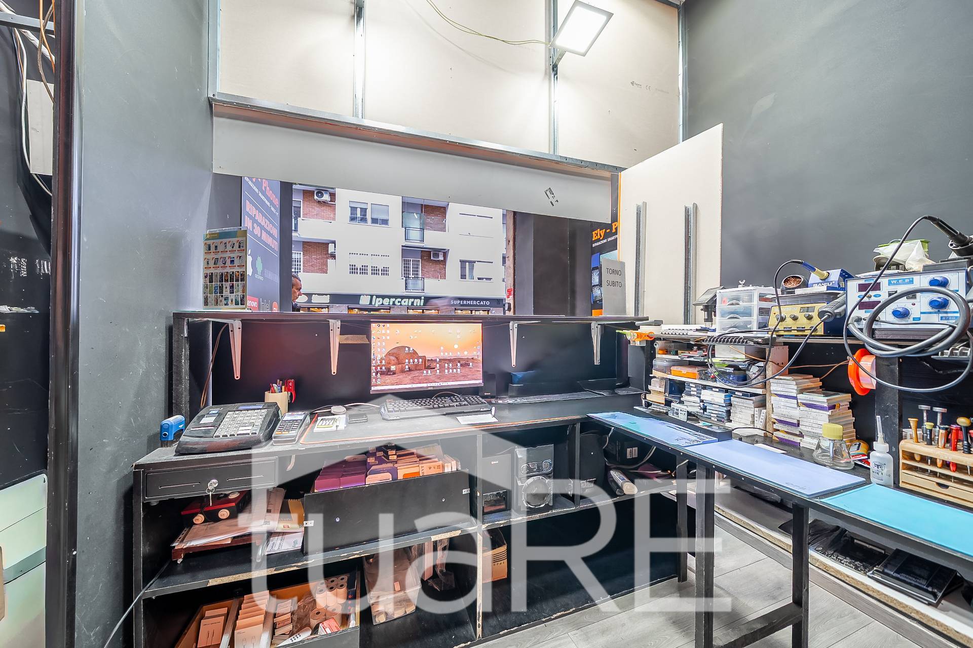 Locale commerciale in vendita a Roma, Marconi