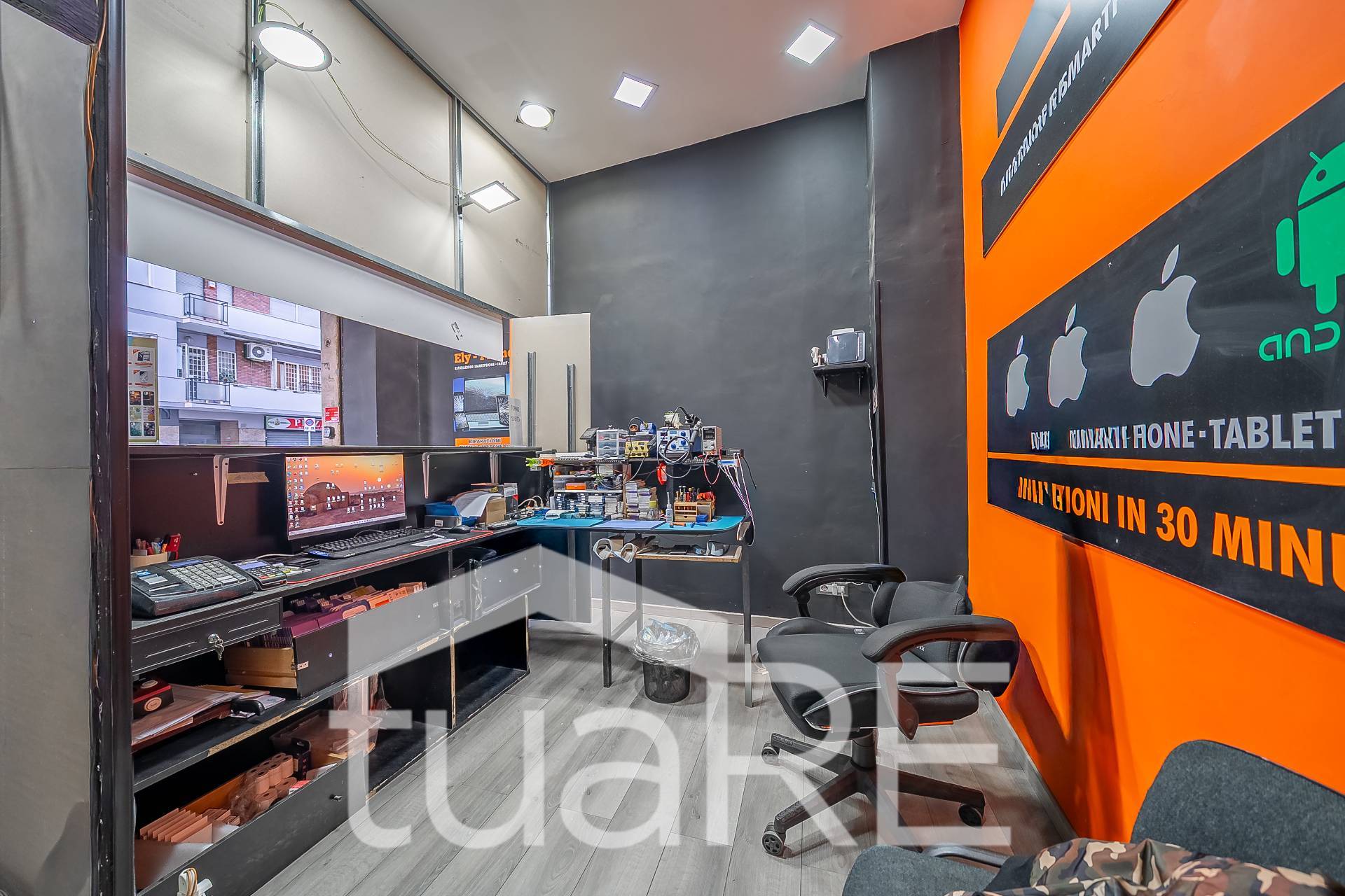 Locale commerciale in vendita a Roma, Marconi