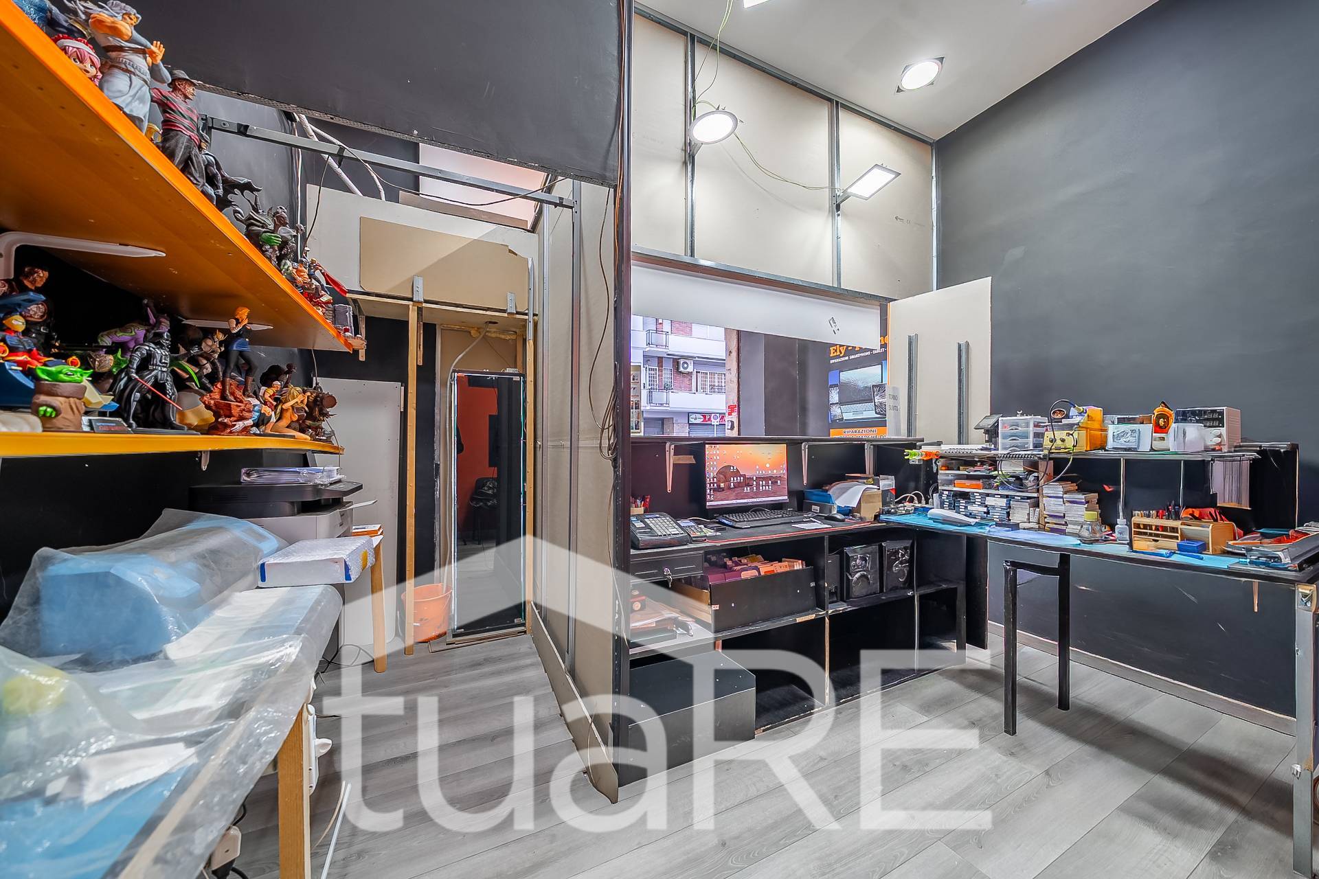 Locale commerciale in vendita a Roma, Marconi