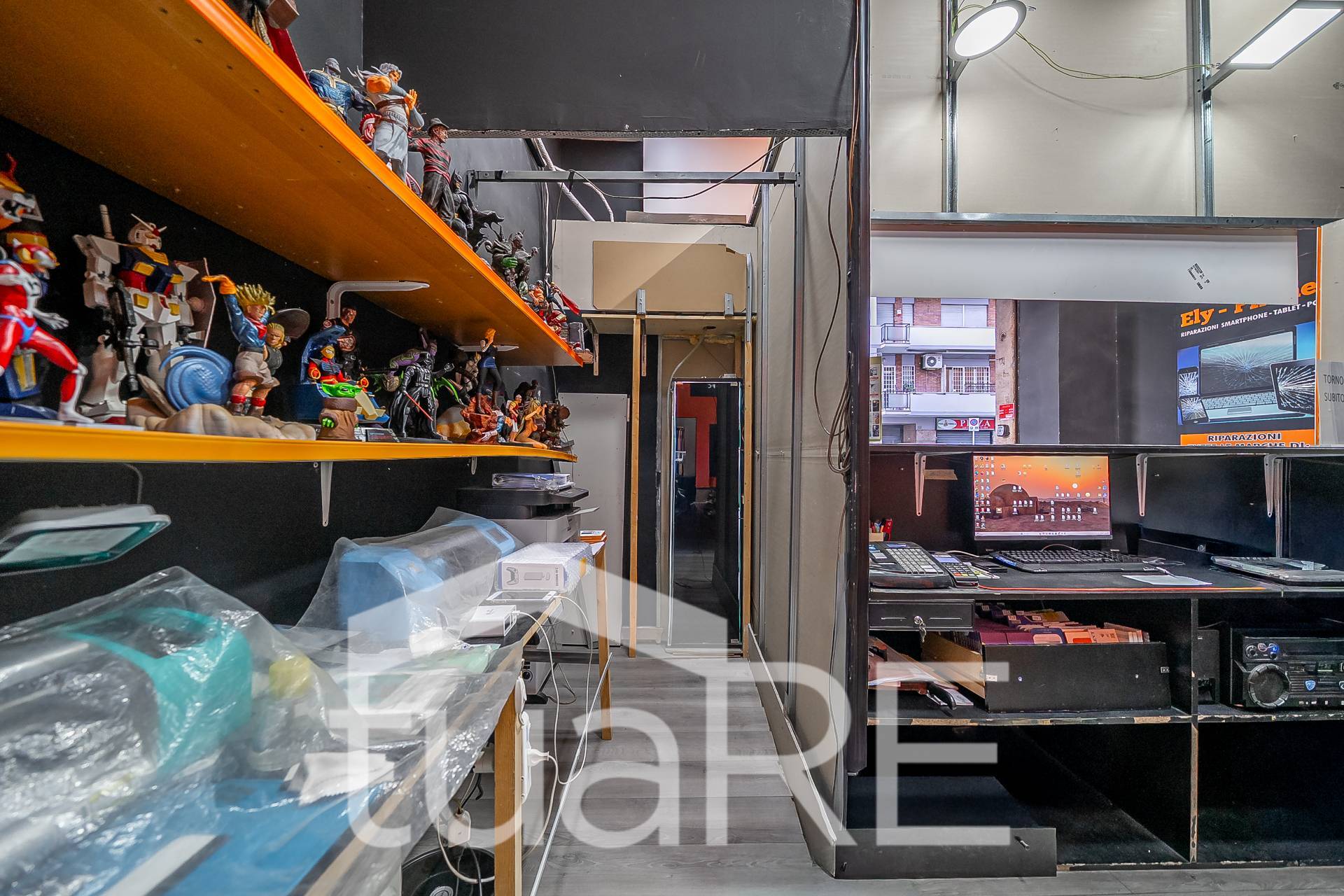 Locale commerciale in vendita a Roma, Marconi