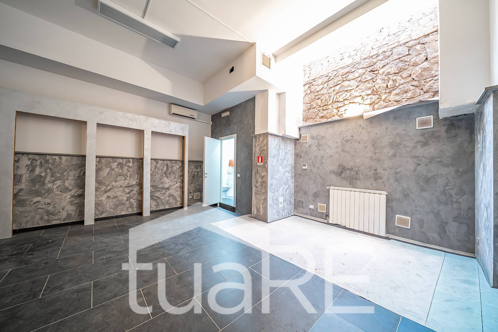 Locale commerciale in vendita a Roma