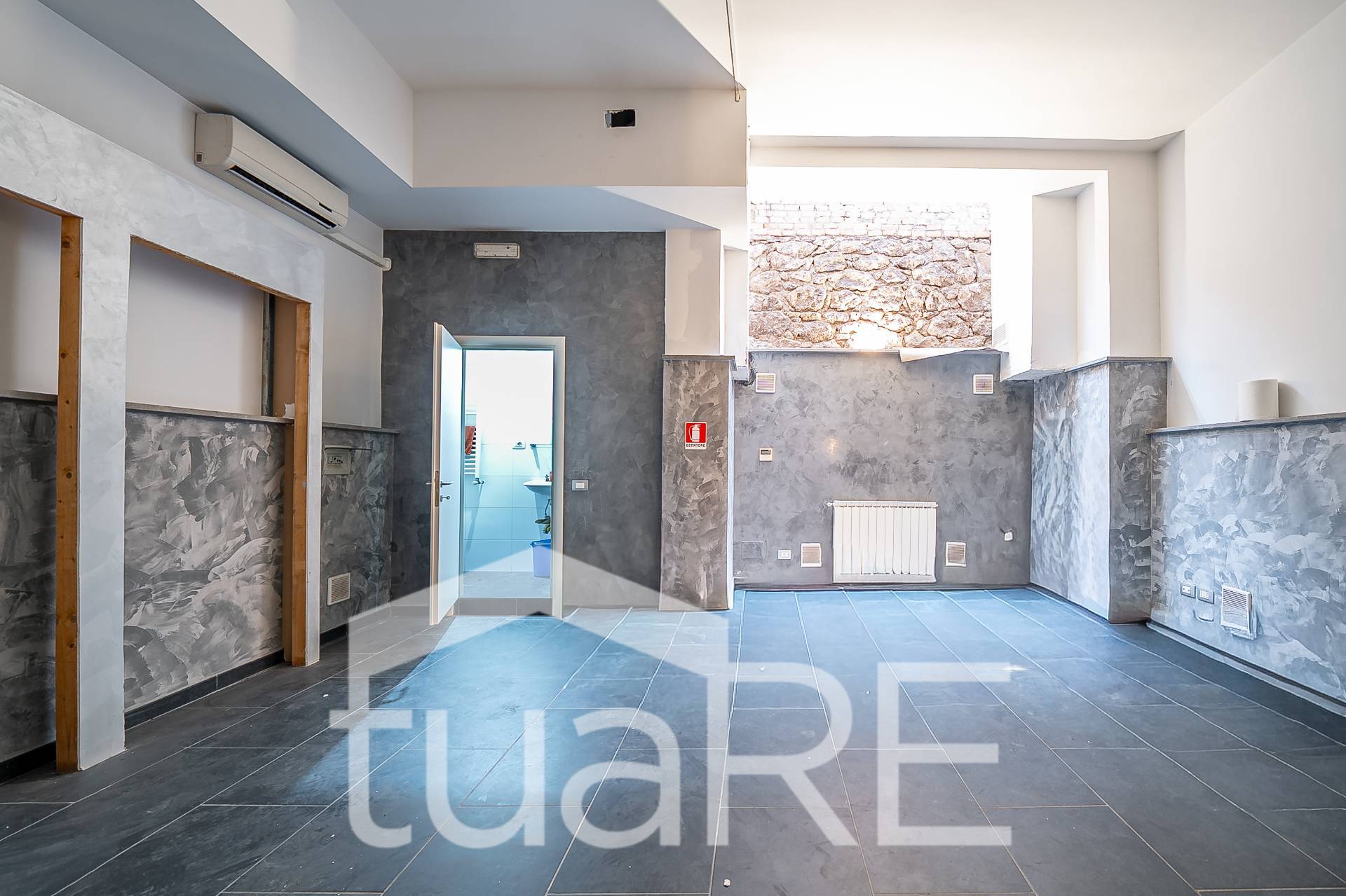 Locale commerciale in vendita a Roma