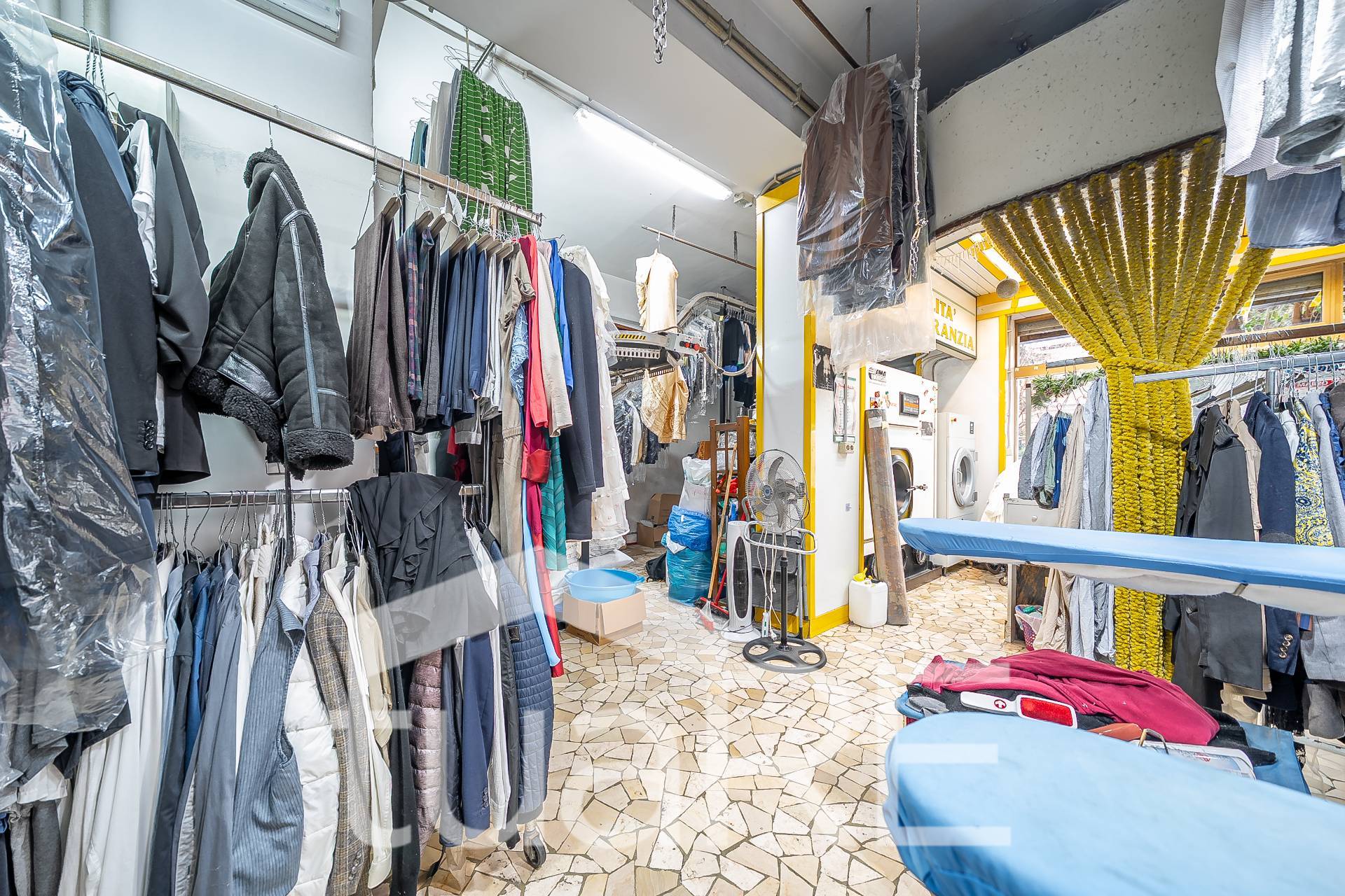 Locale commerciale in vendita a Roma, Marconi