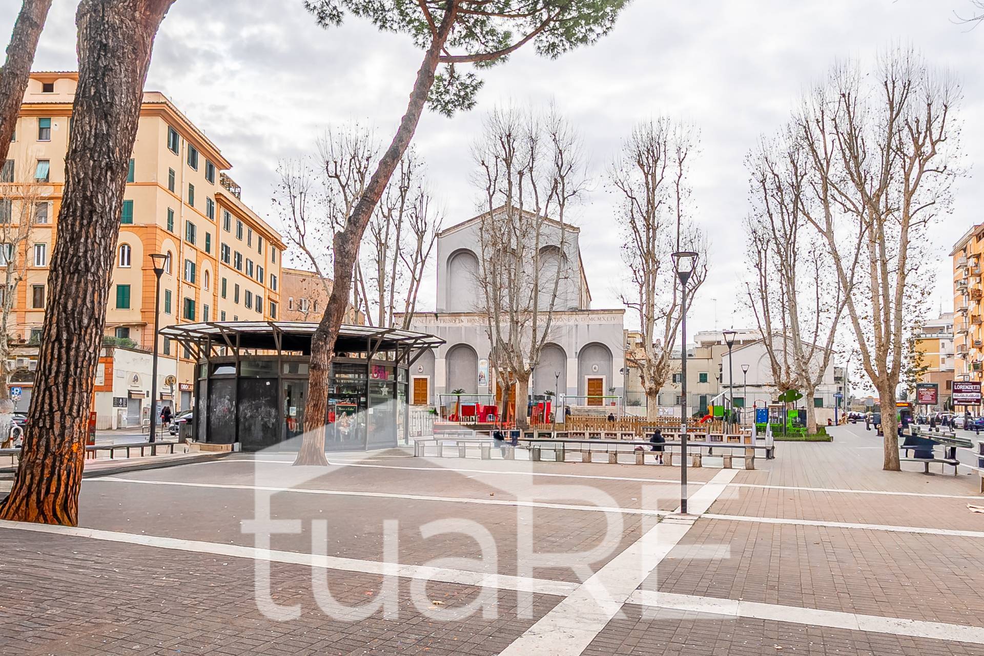 Locale commerciale in vendita a Roma, Collatino