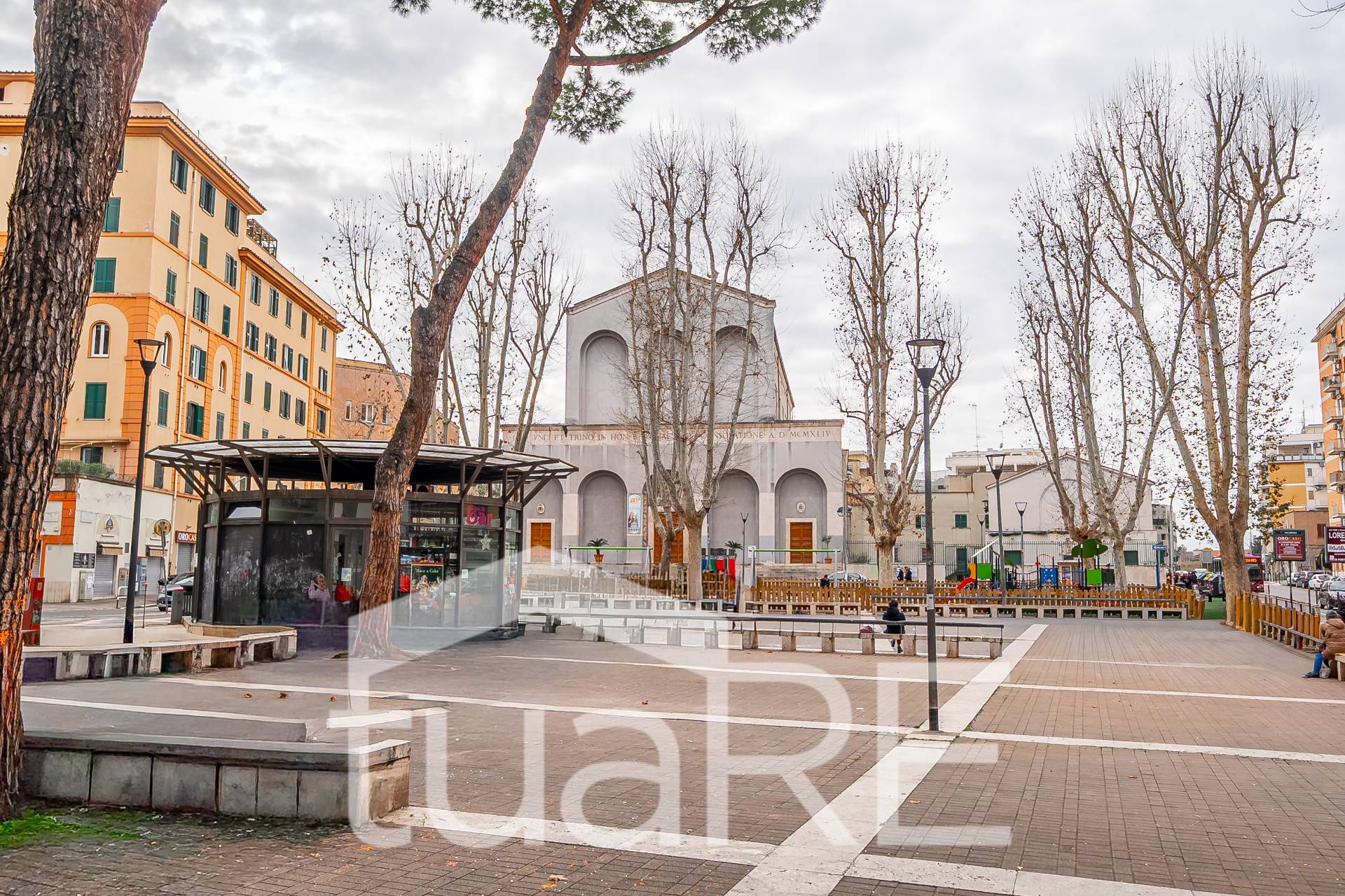 Locale commerciale in vendita a Roma, Collatino