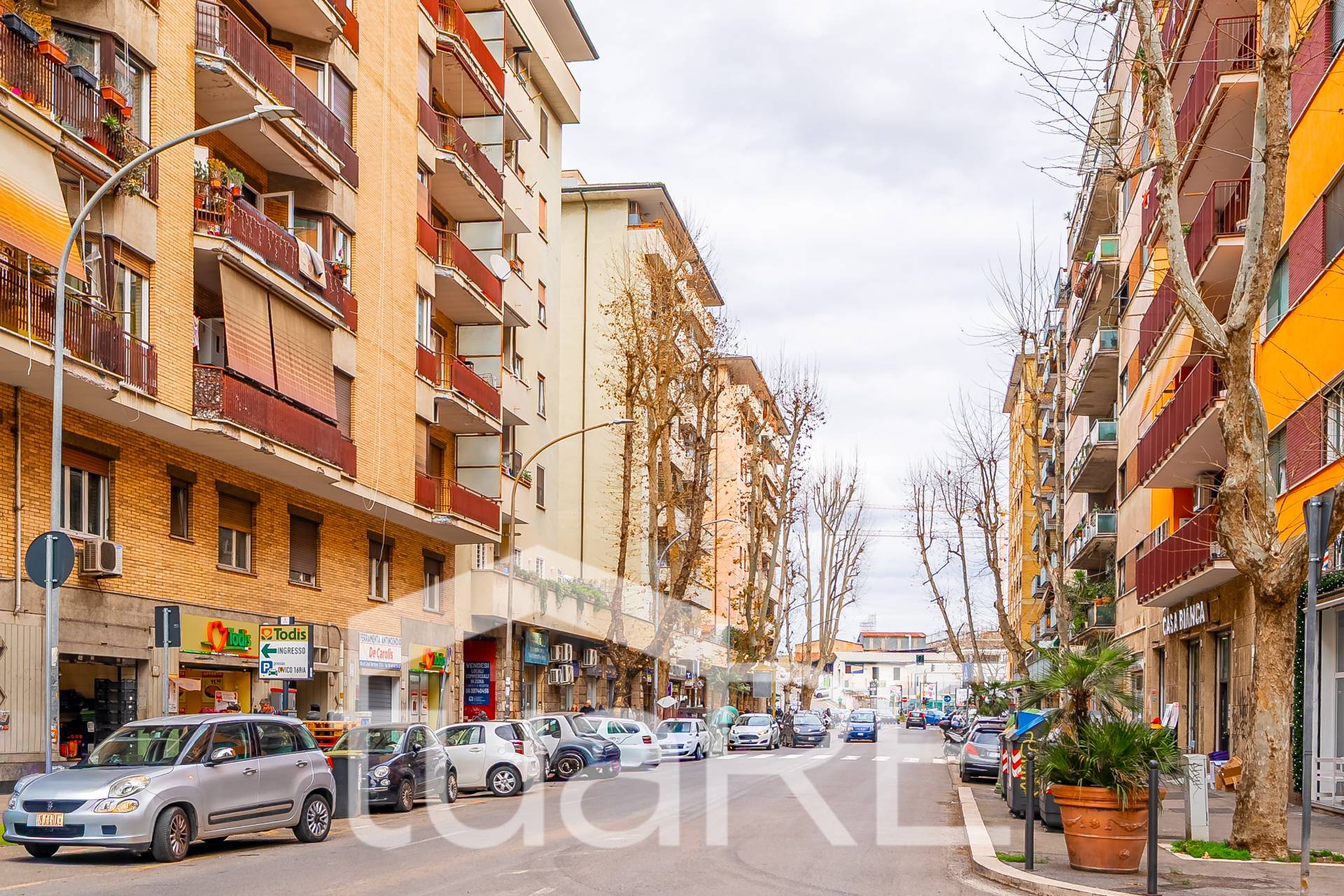 Locale commerciale in vendita a Roma, Collatino